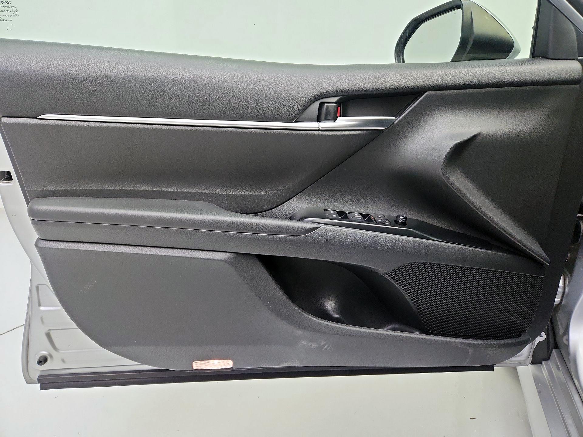Thumbnail: 2019 Toyota Camry - 12