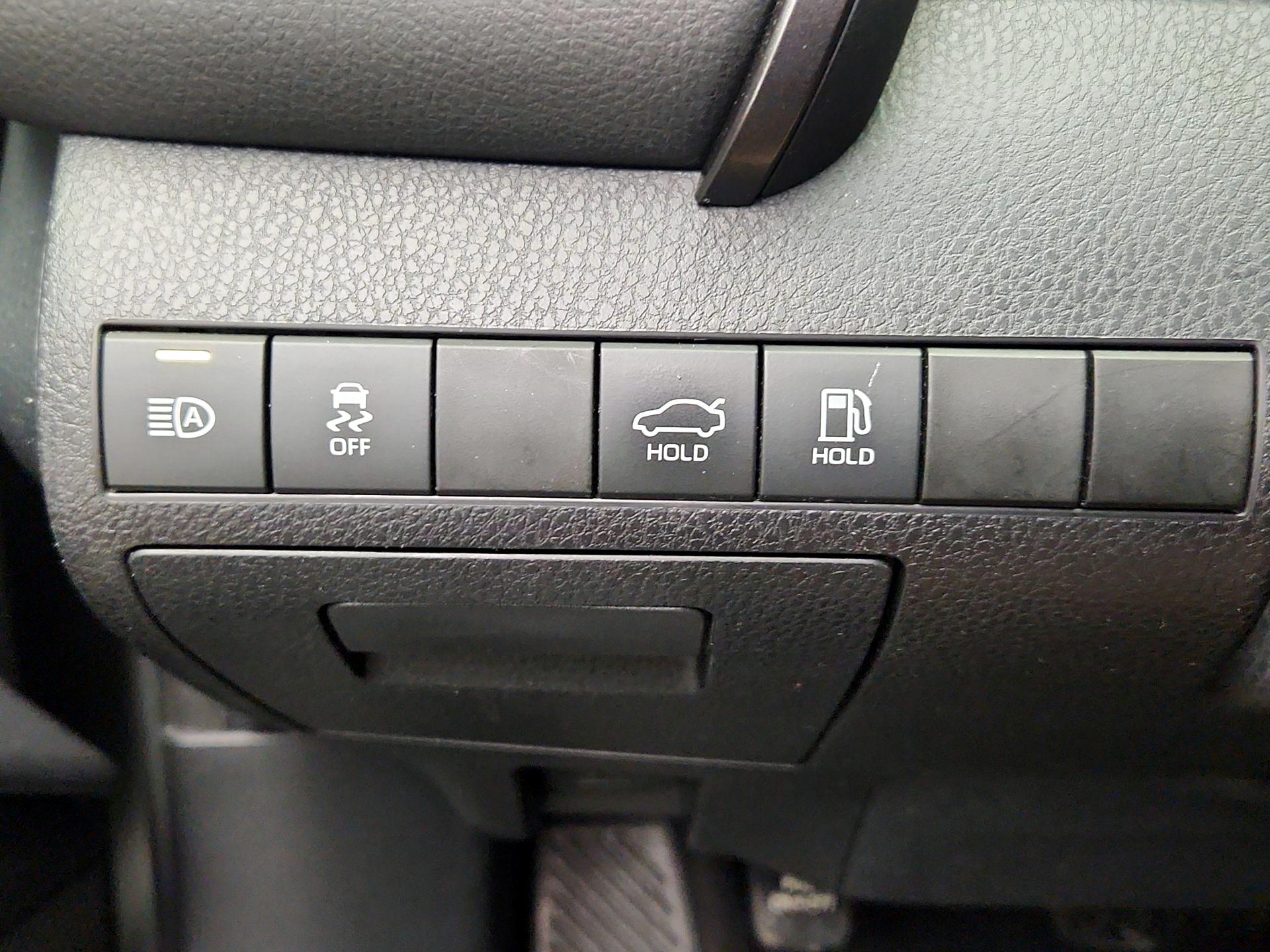 Thumbnail: 2019 Toyota Camry - 13