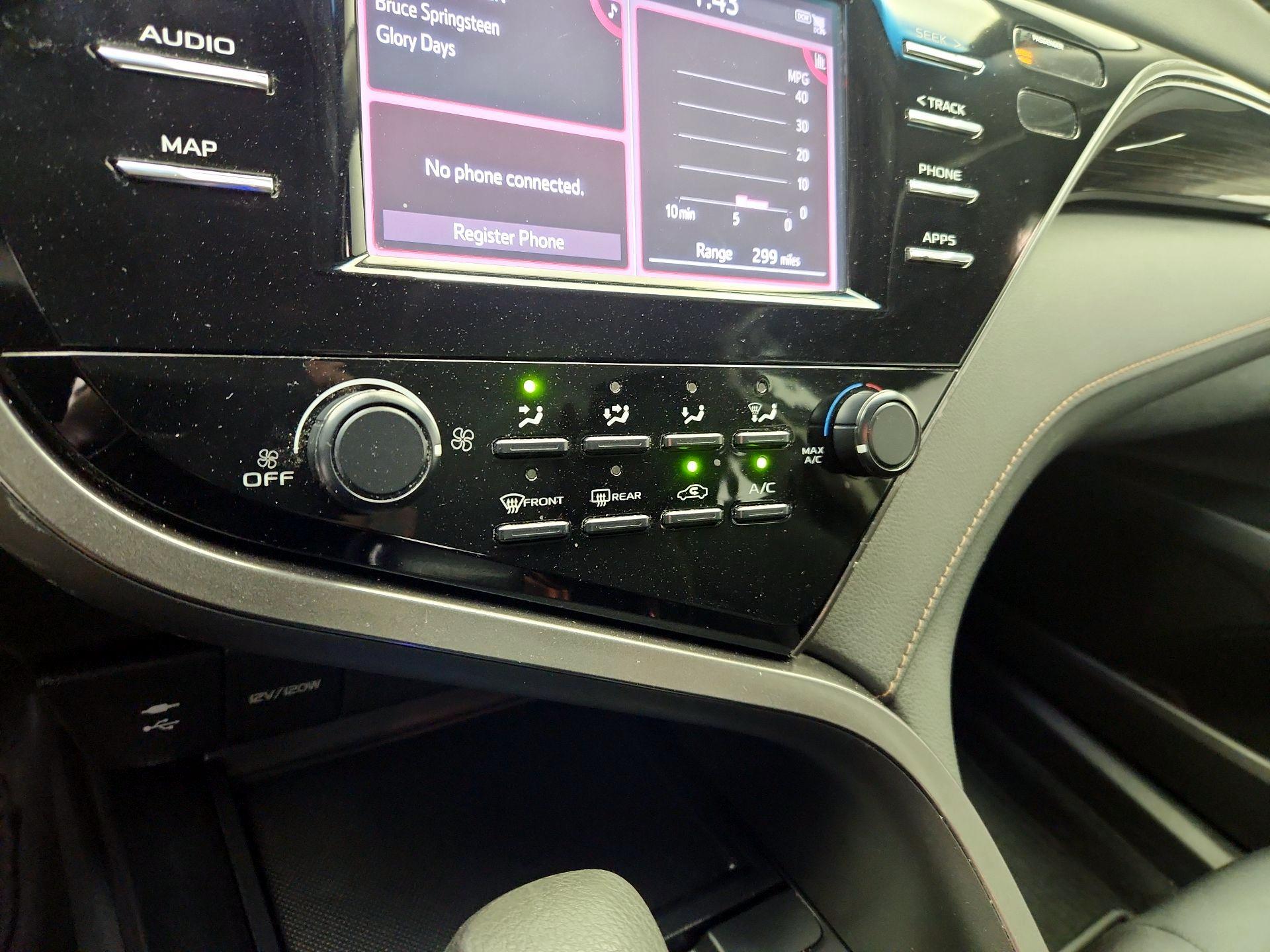 Thumbnail: 2019 Toyota Camry - 16
