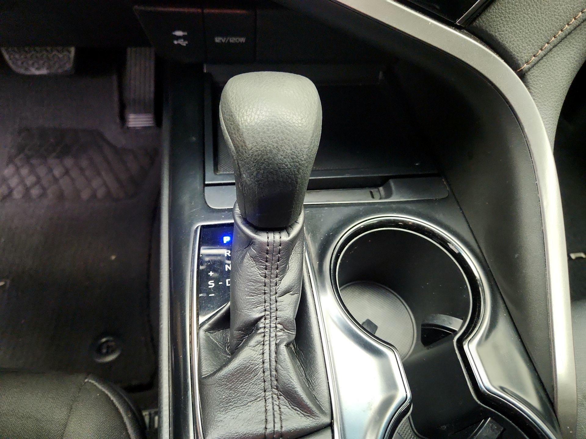 Thumbnail: 2019 Toyota Camry - 17