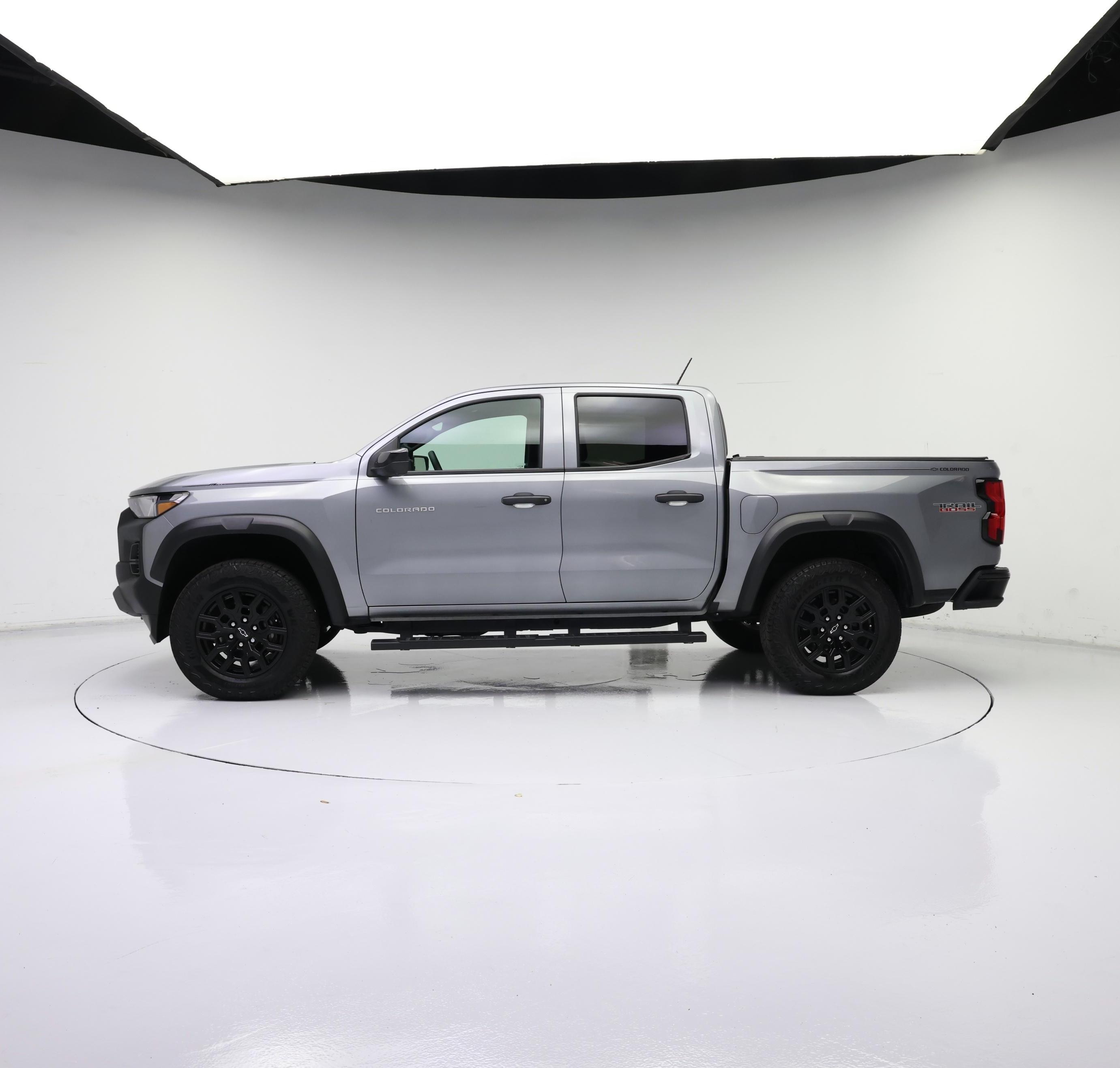 Thumbnail: 2023 Chevrolet Colorado - 3