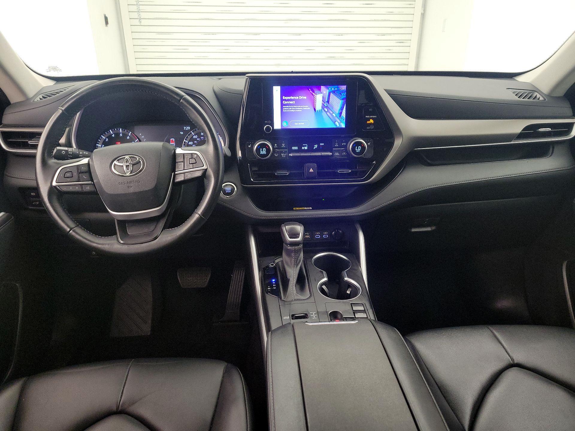 Thumbnail: 2023 Toyota Highlander - 9
