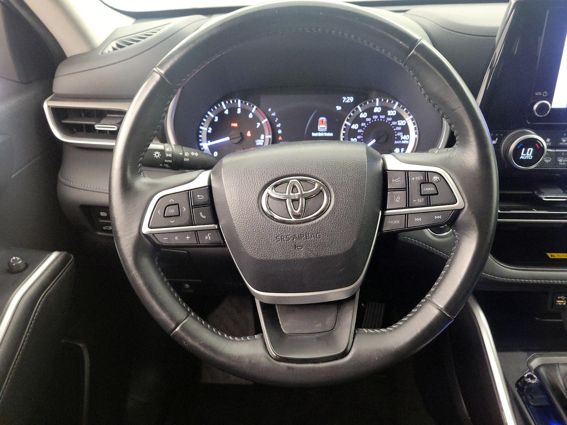 Thumbnail: 2023 Toyota Highlander - 10
