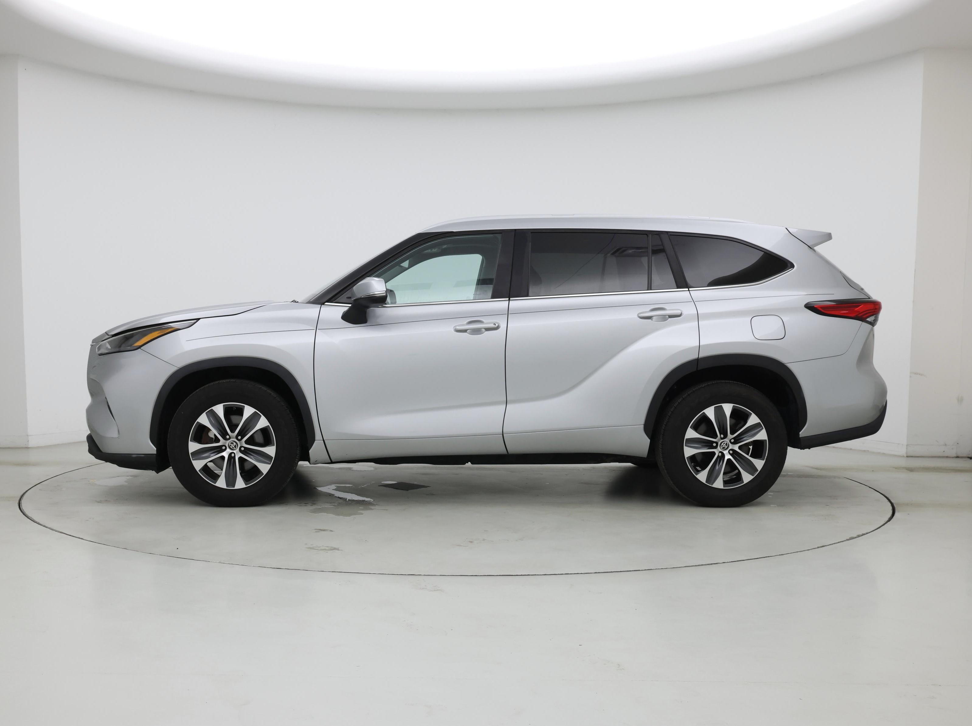 Thumbnail: 2023 Toyota Highlander - 3