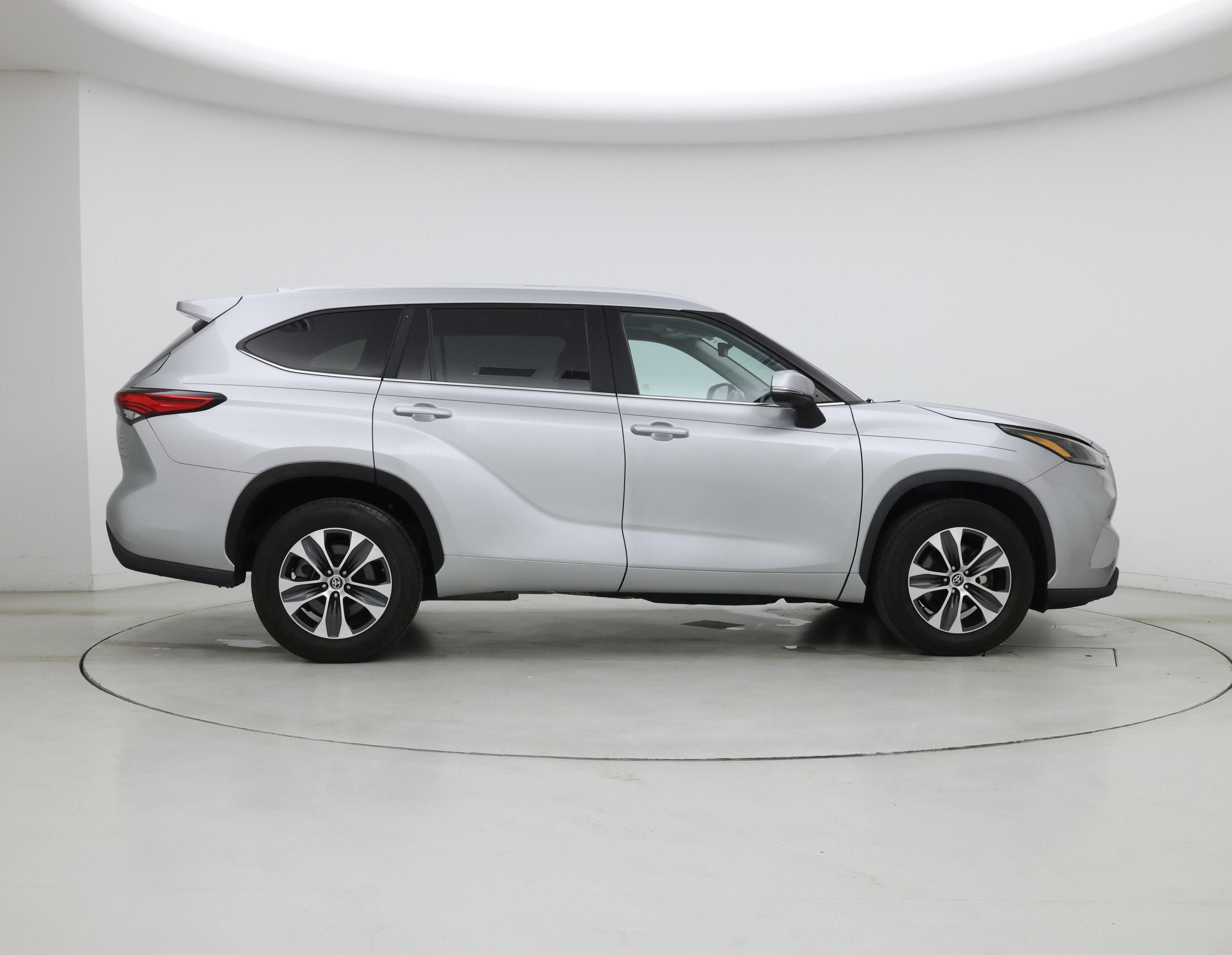 Thumbnail: 2023 Toyota Highlander - 7