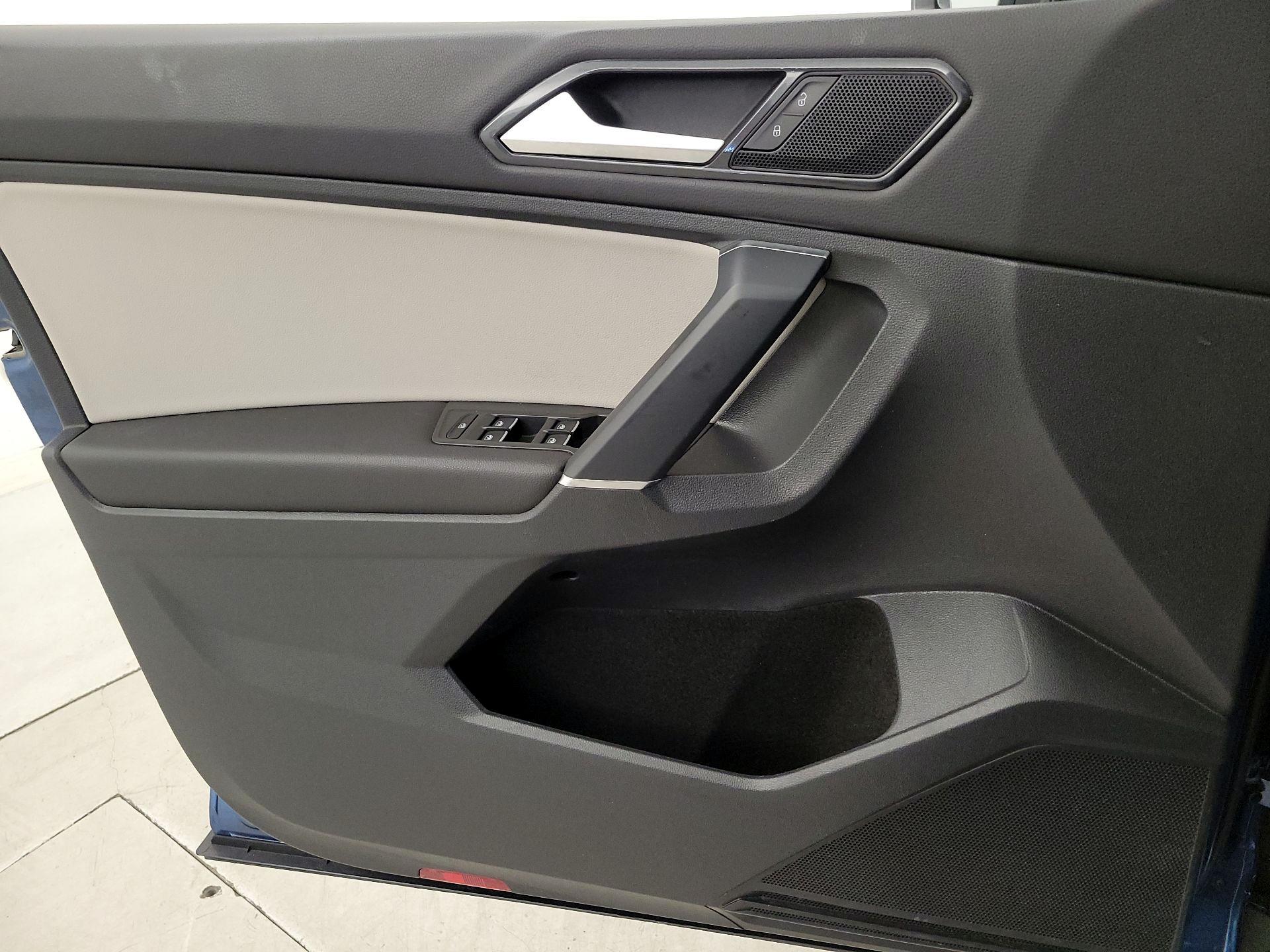 Thumbnail: 2018 Volkswagen Tiguan - 12