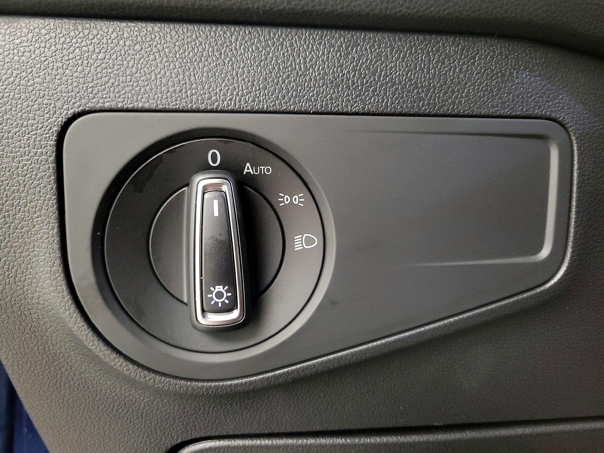 Thumbnail: 2018 Volkswagen Tiguan - 13