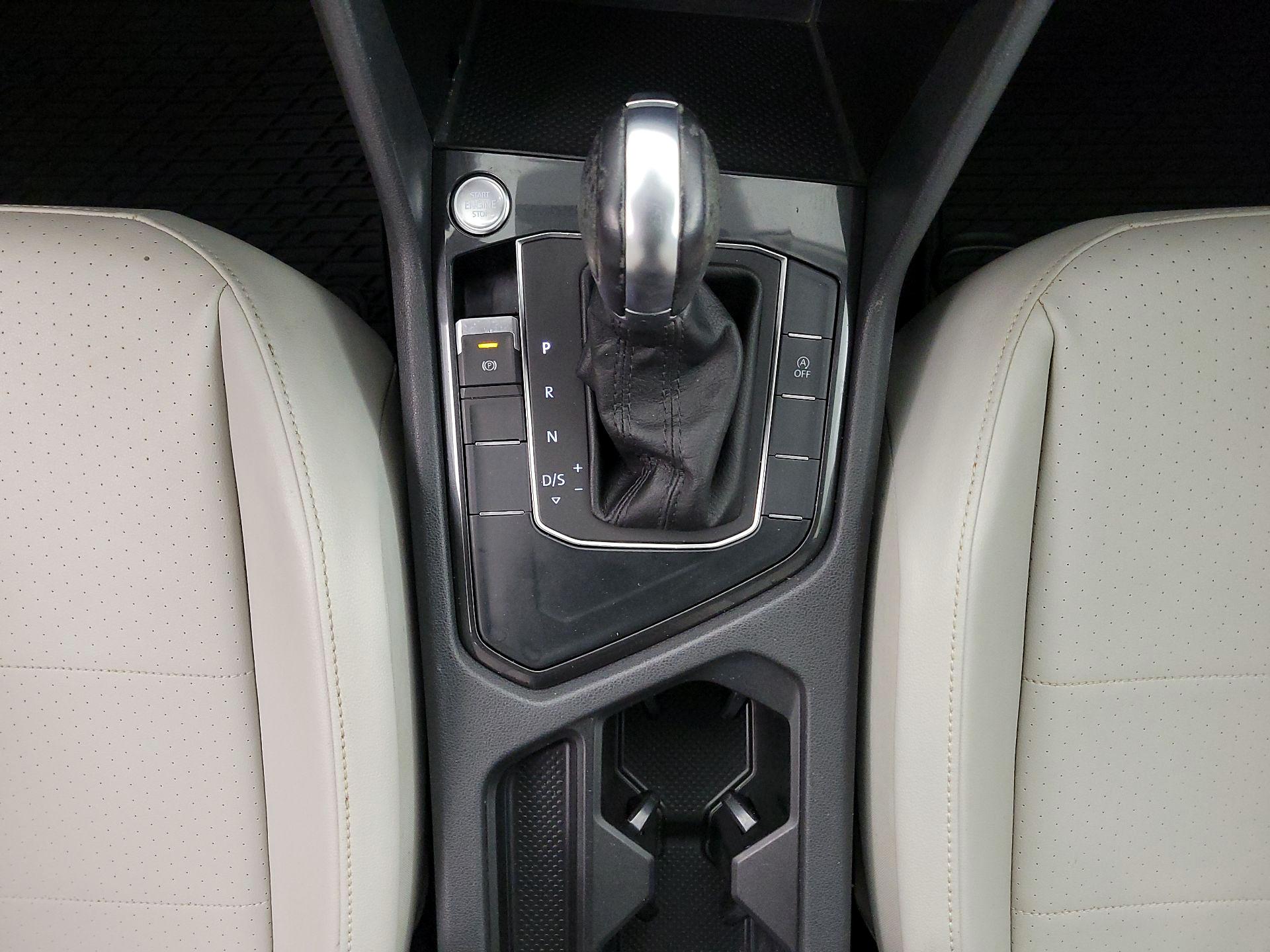 Thumbnail: 2018 Volkswagen Tiguan - 17