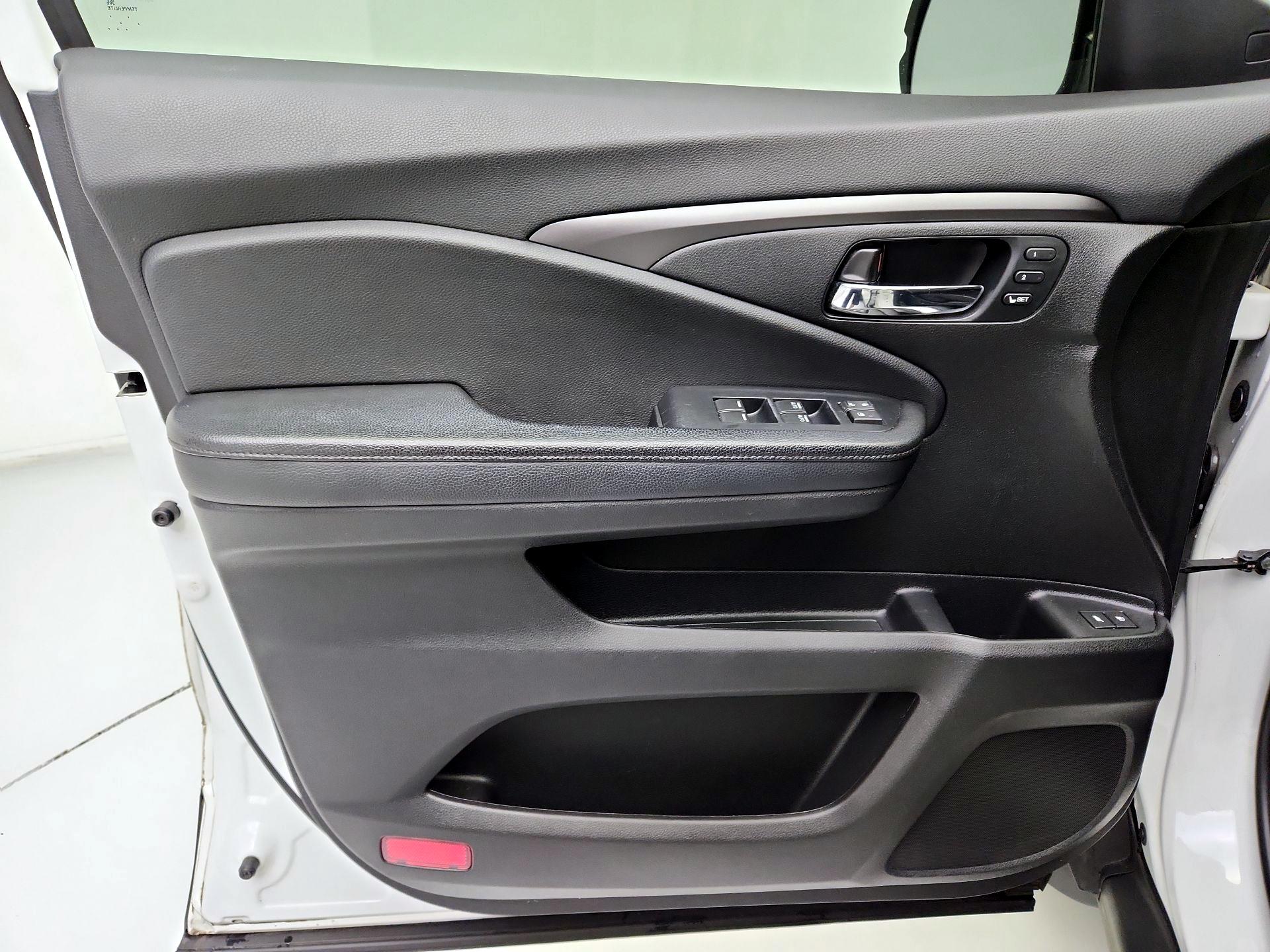 Thumbnail: 2020 Honda Pilot - 12