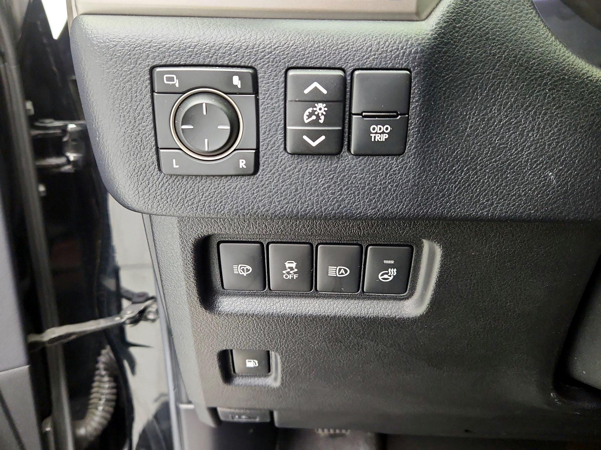 Thumbnail: 2021 Lexus GX - 13