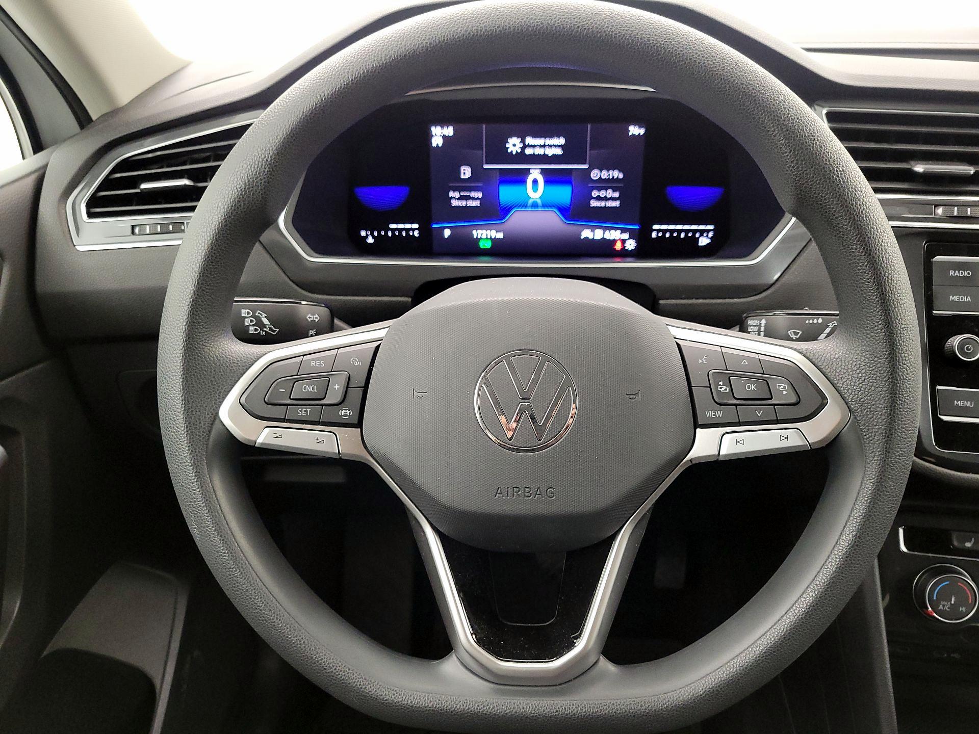 Thumbnail: 2022 Volkswagen Tiguan - 10