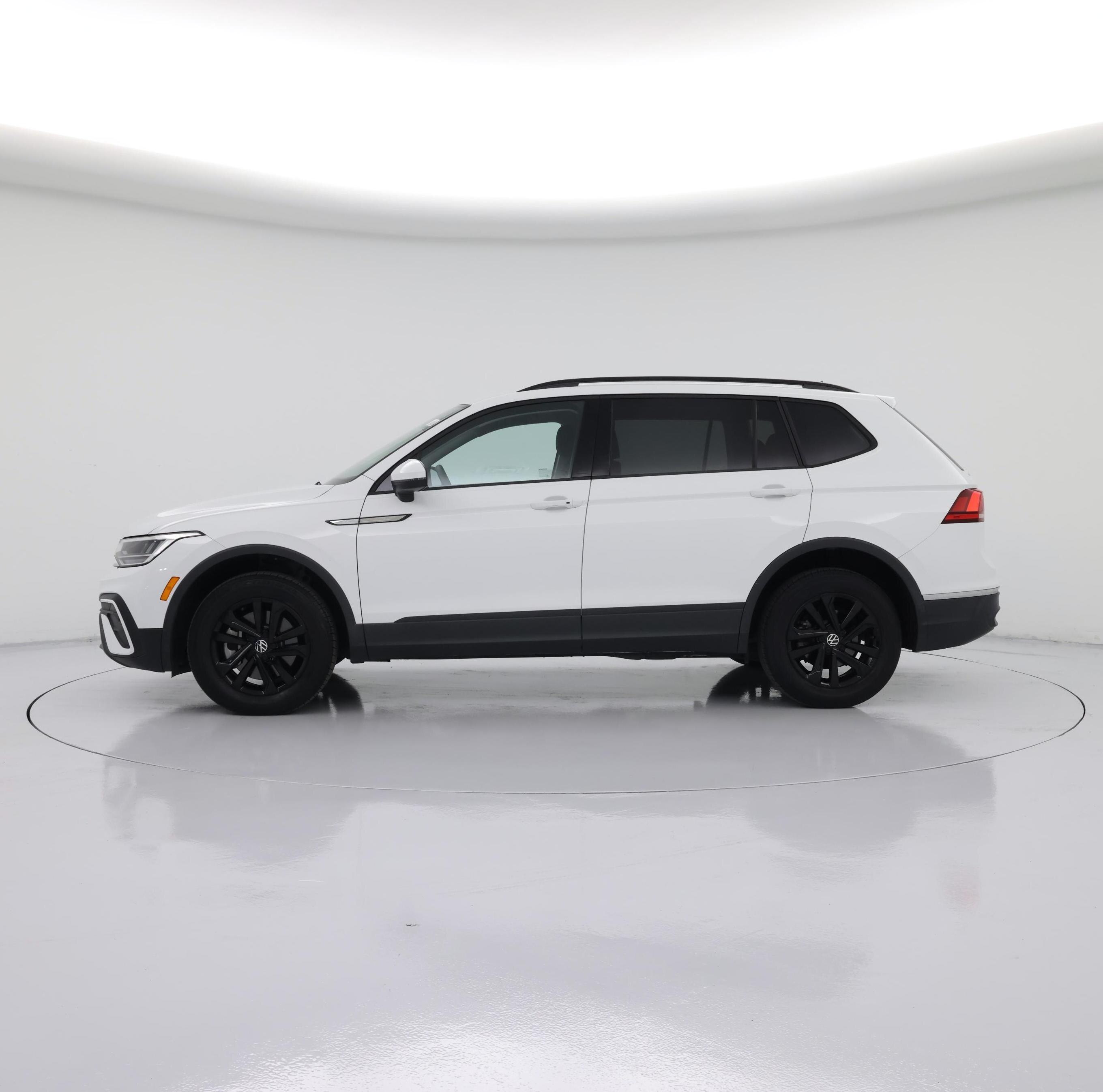 Thumbnail: 2022 Volkswagen Tiguan - 3