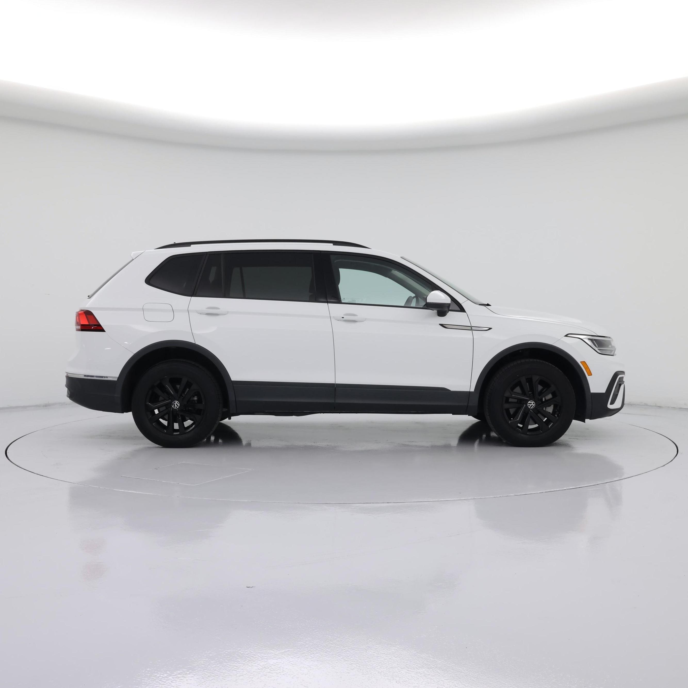 Thumbnail: 2022 Volkswagen Tiguan - 7