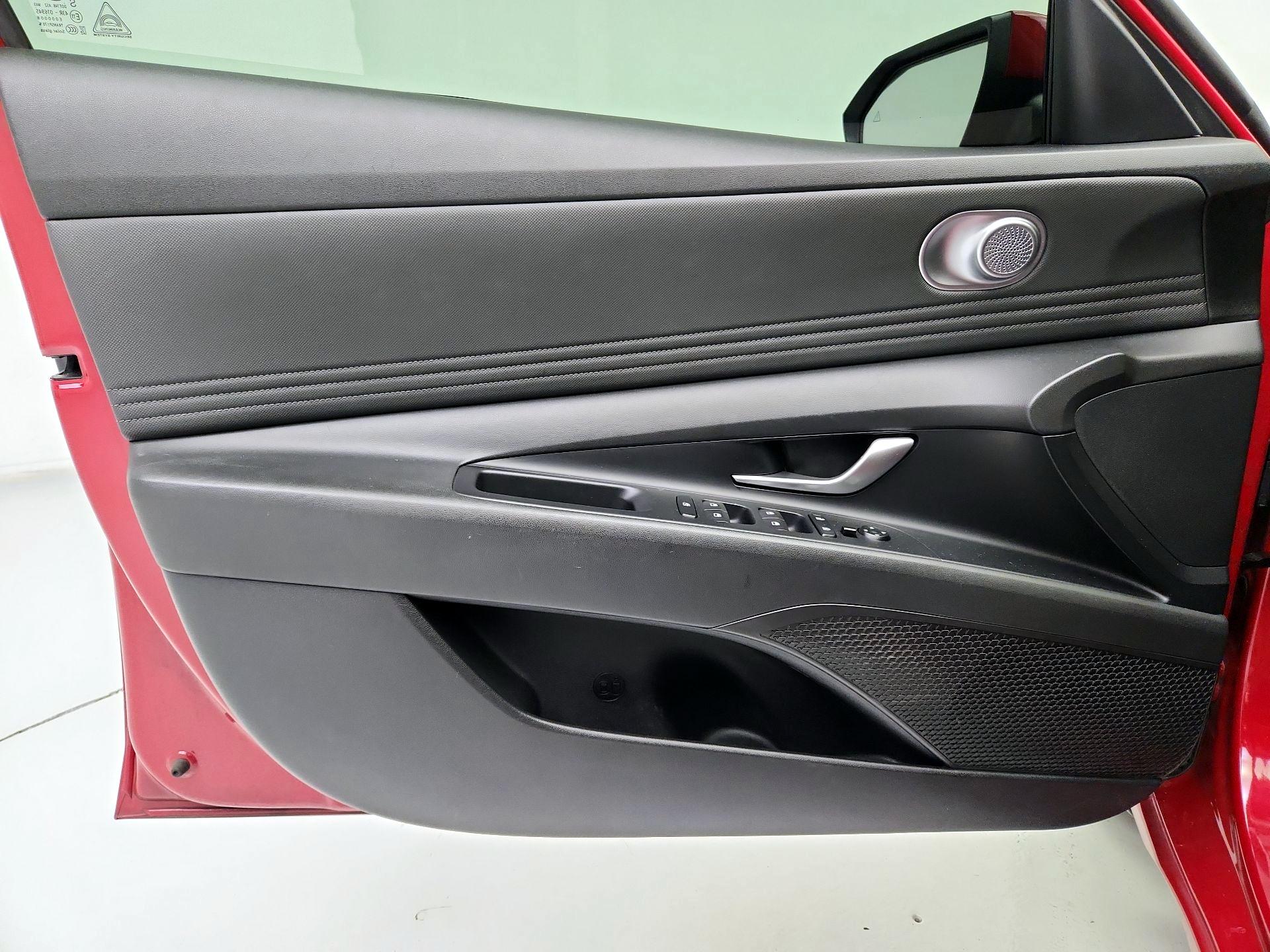 Thumbnail: 2022 Hyundai Elantra - 12