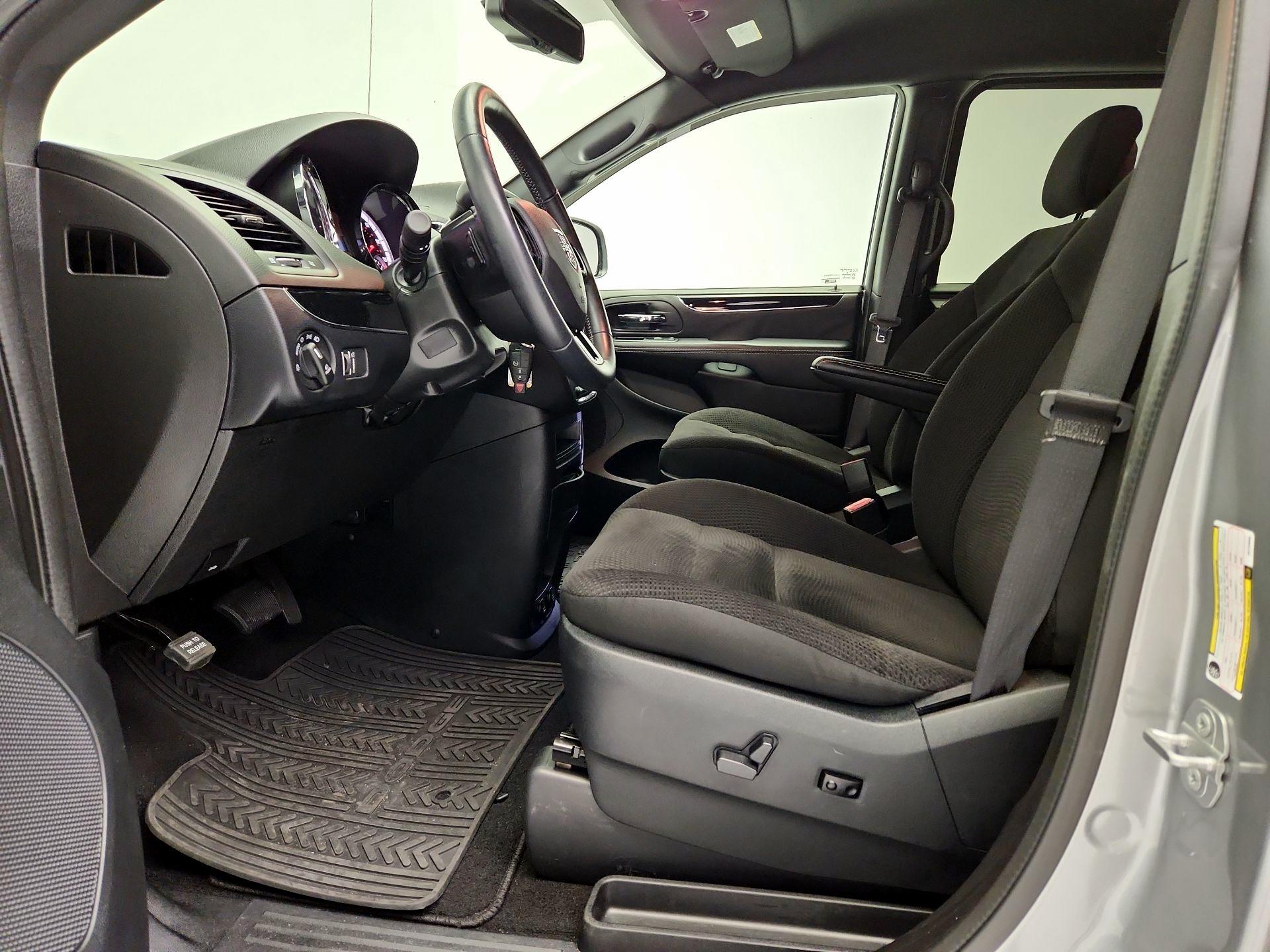 Thumbnail: 2018 Dodge Grand Caravan - 11