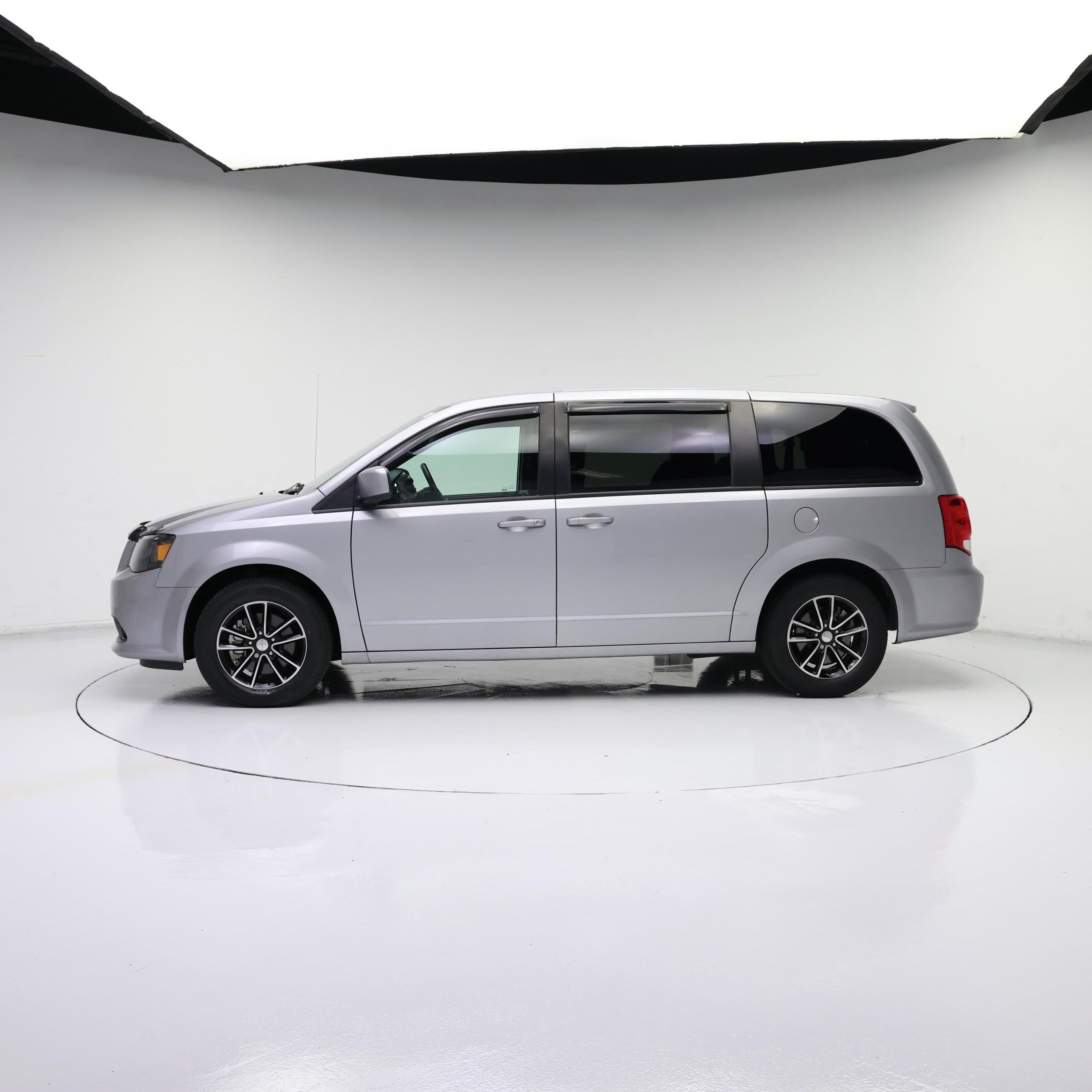 Thumbnail: 2018 Dodge Grand Caravan - 3