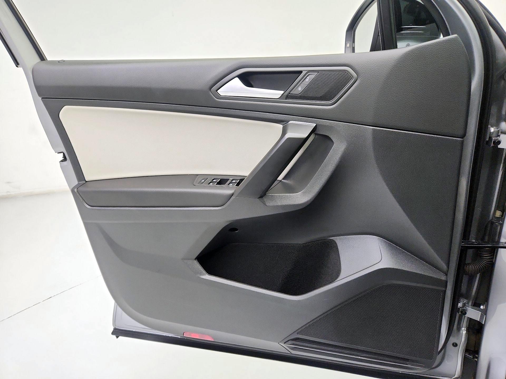 Thumbnail: 2021 Volkswagen Tiguan - 12