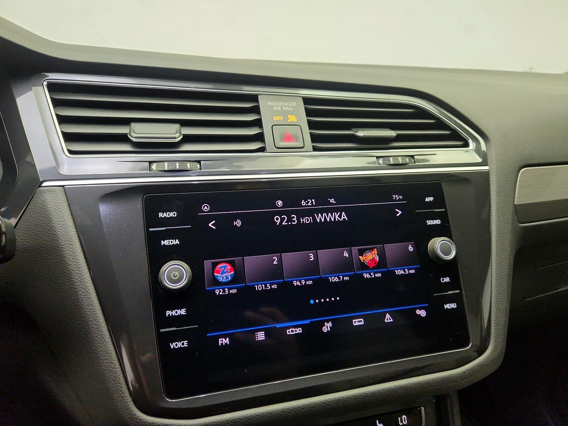 Thumbnail: 2021 Volkswagen Tiguan - 15