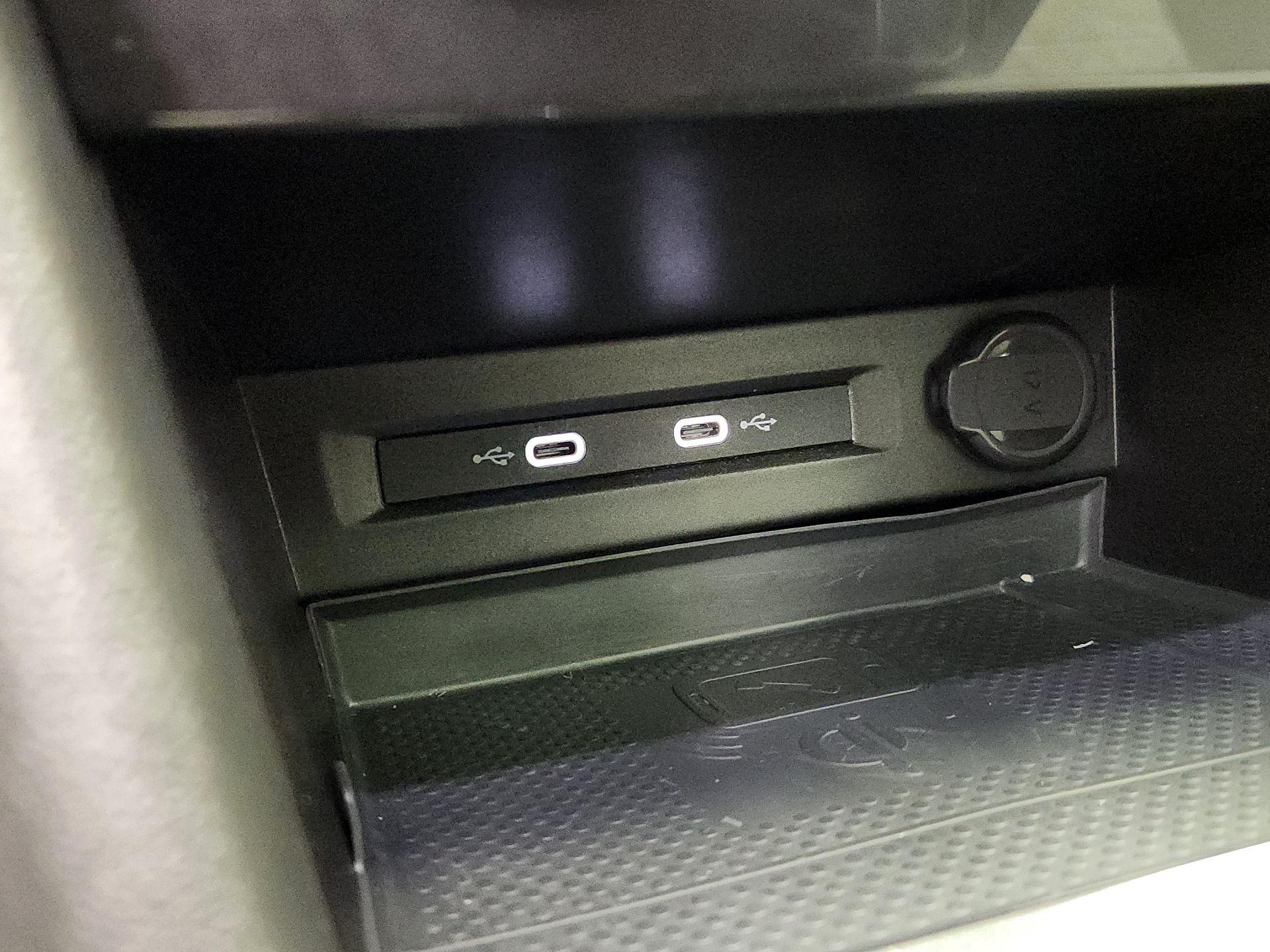 Thumbnail: 2021 Volkswagen Tiguan - 18