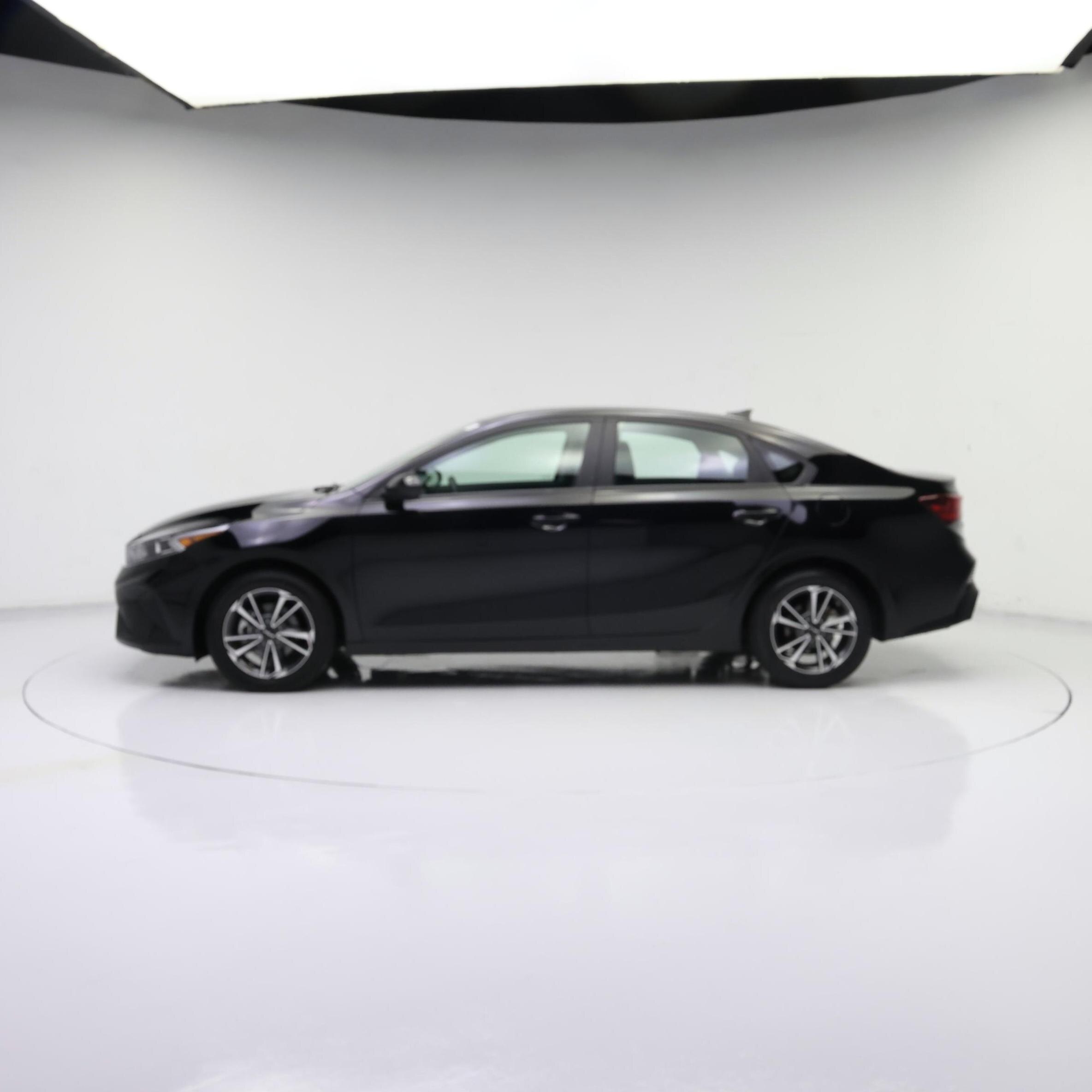 Thumbnail: 2024 Kia Forte - 3