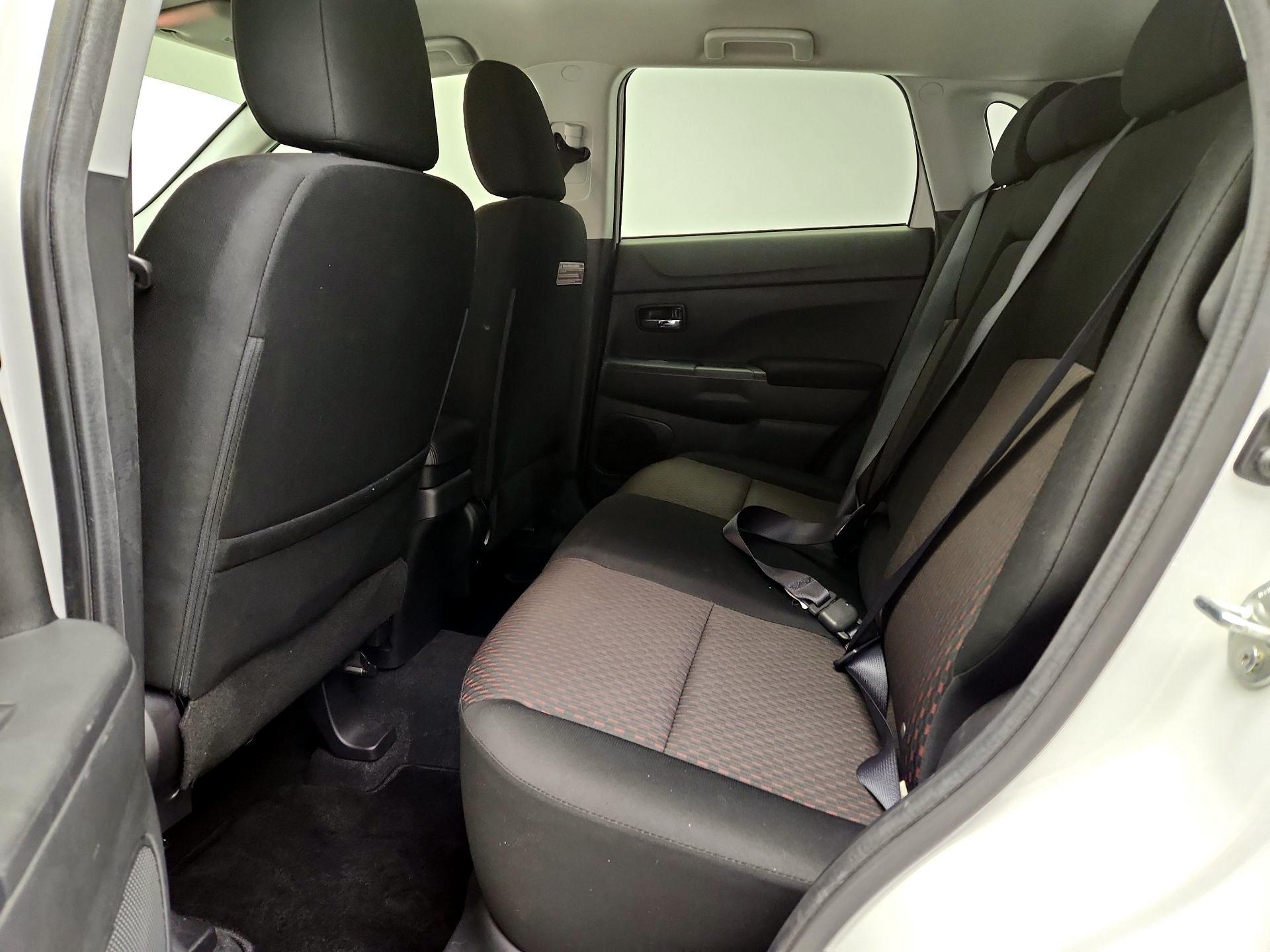 Thumbnail: 2018 Mitsubishi Outlander Sport - 19