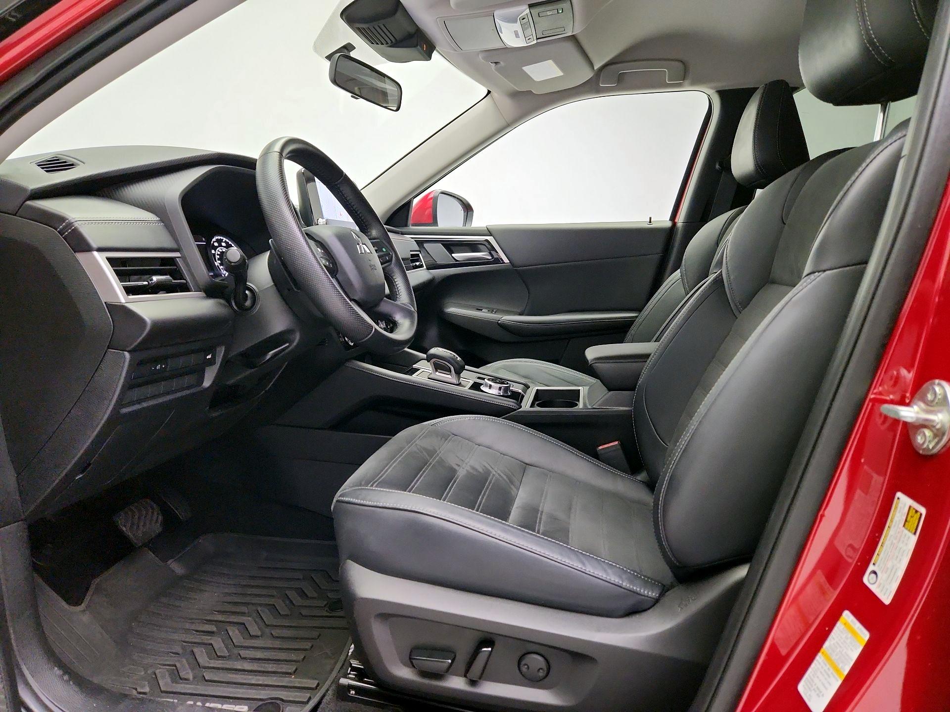 Thumbnail: 2022 Mitsubishi Outlander - 11