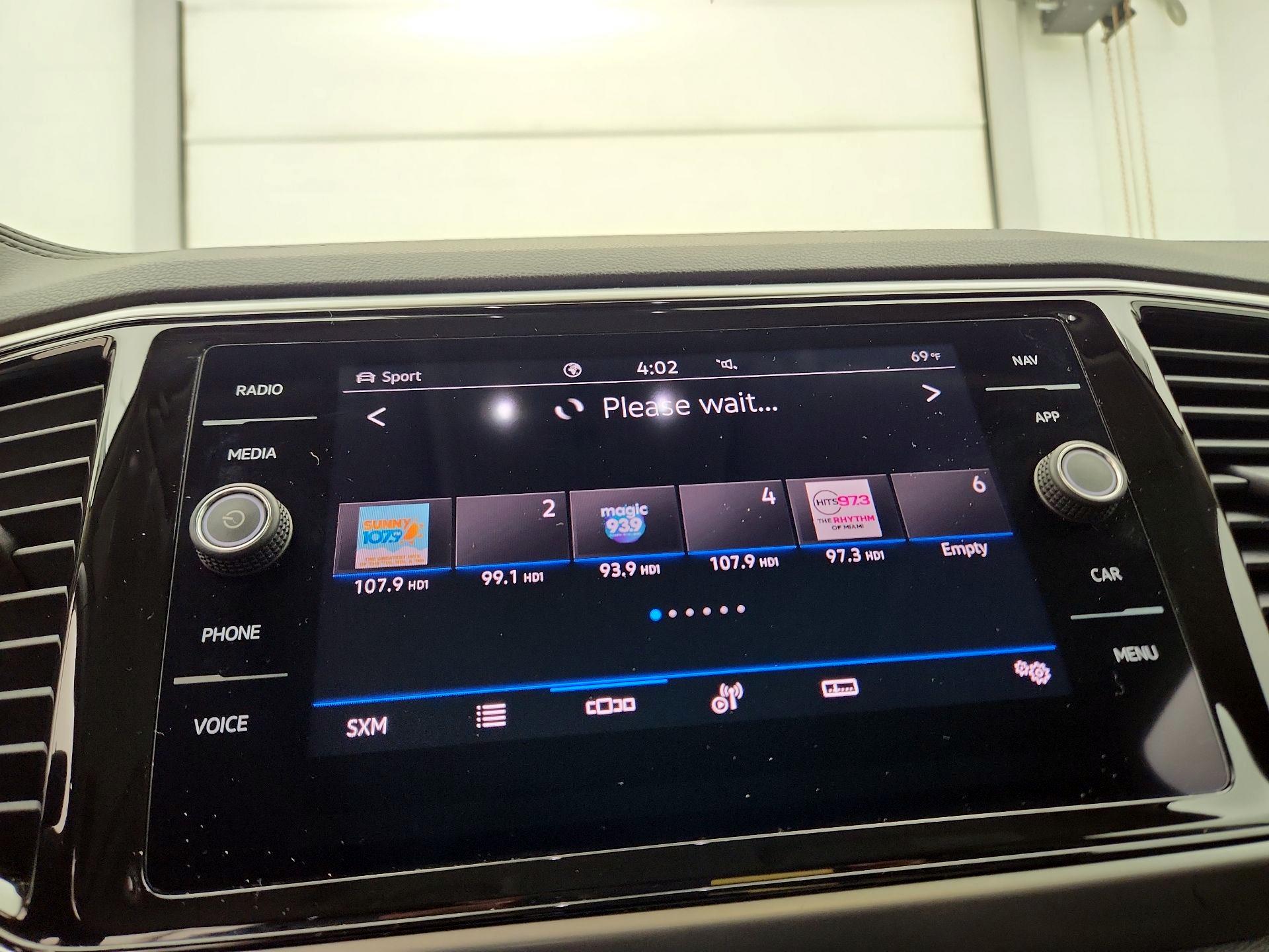 Thumbnail: 2023 Volkswagen Atlas - 16