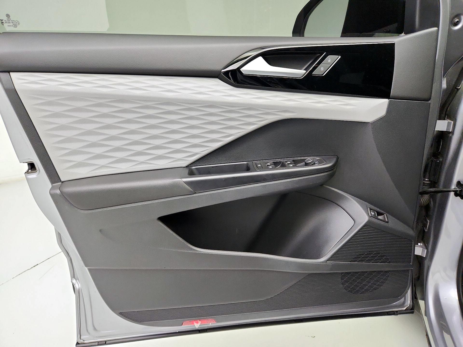 Thumbnail: 2023 Volkswagen Taos - 12