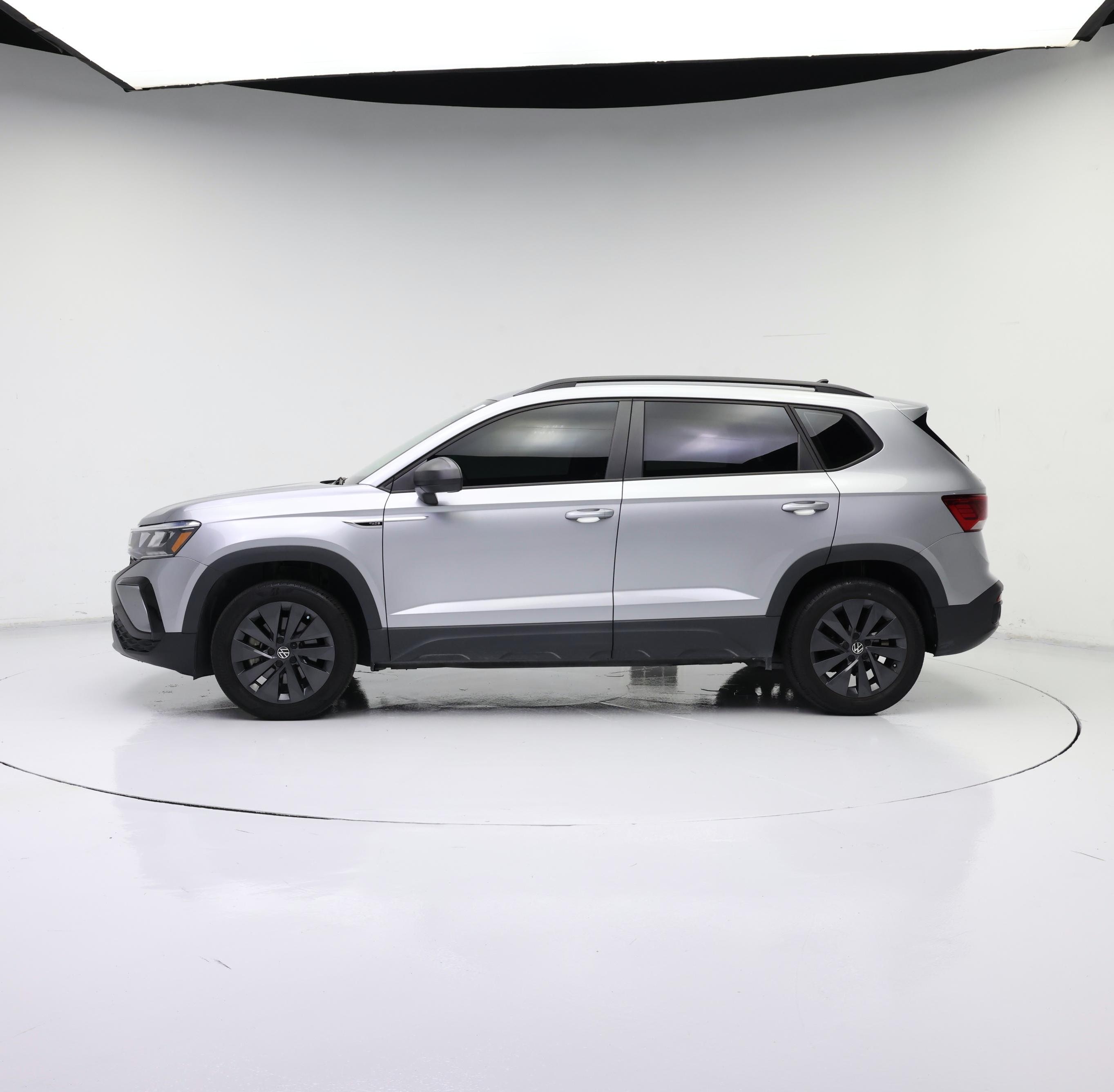 Thumbnail: 2023 Volkswagen Taos - 3