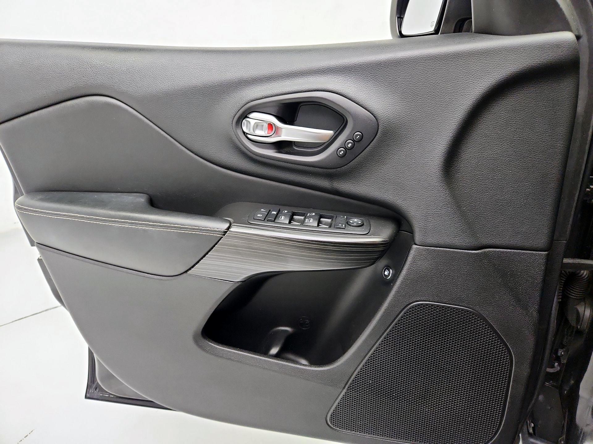 Thumbnail: 2014 Jeep Cherokee - 12