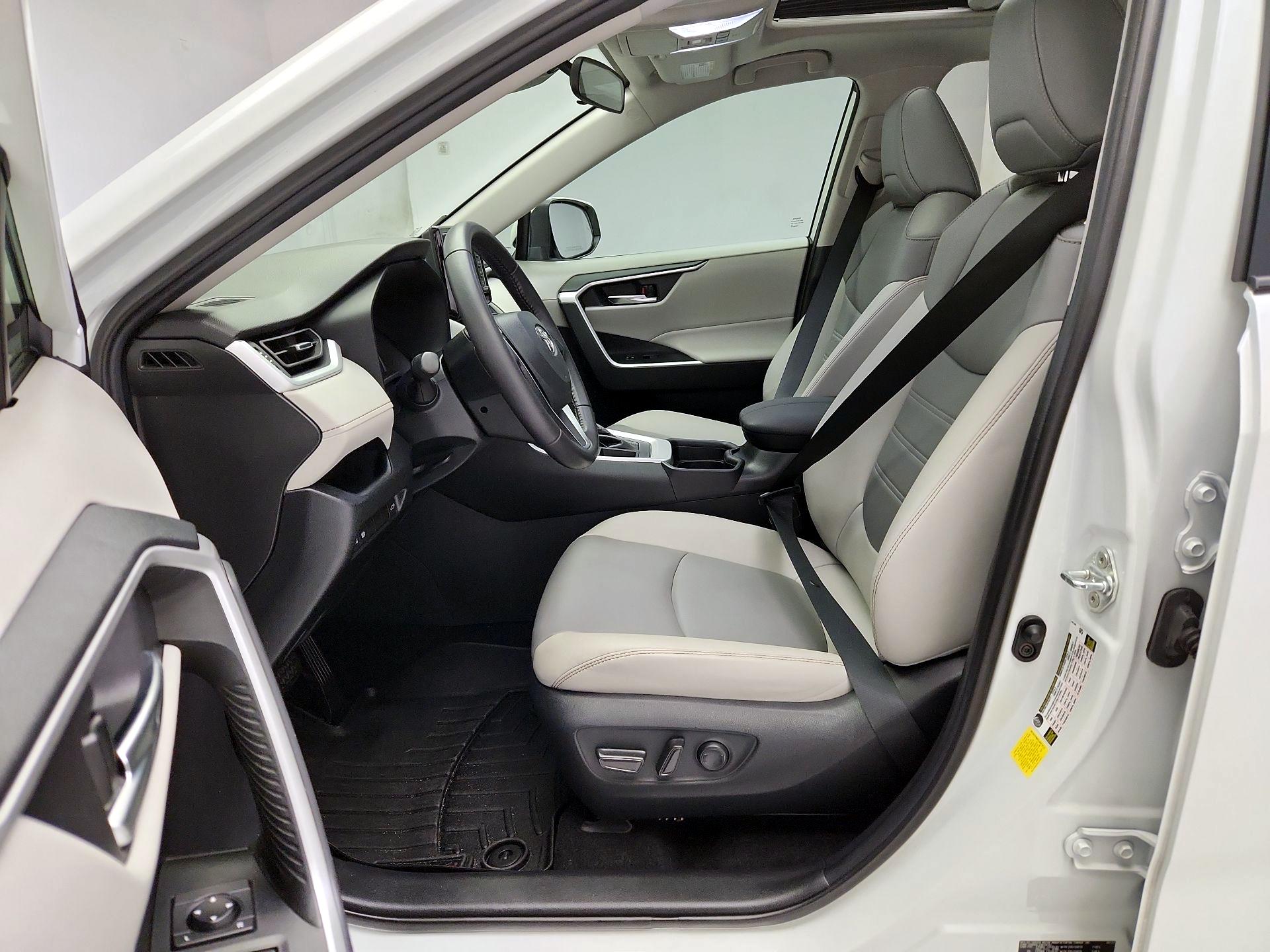 Thumbnail: 2021 Toyota RAV4 - 11