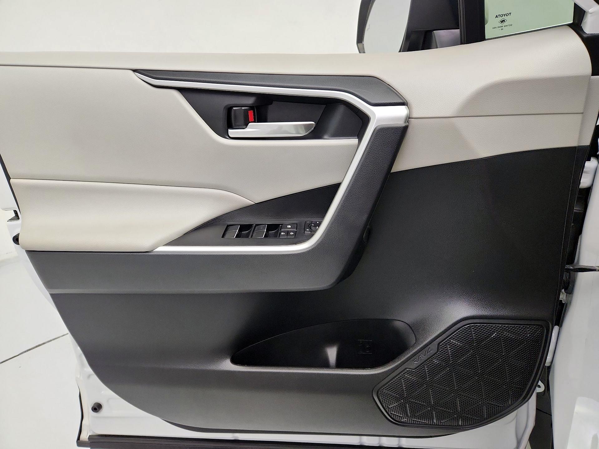 Thumbnail: 2021 Toyota RAV4 - 12