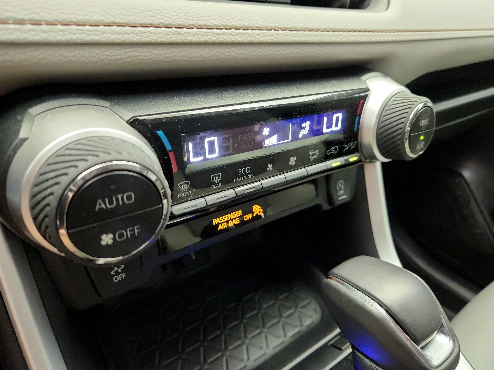 Thumbnail: 2021 Toyota RAV4 - 16