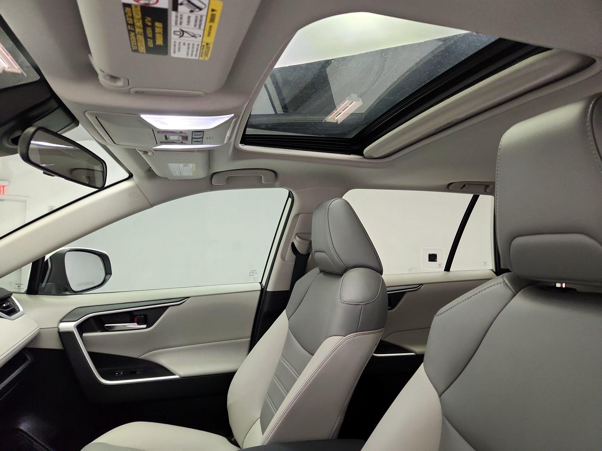 Thumbnail: 2021 Toyota RAV4 - 19