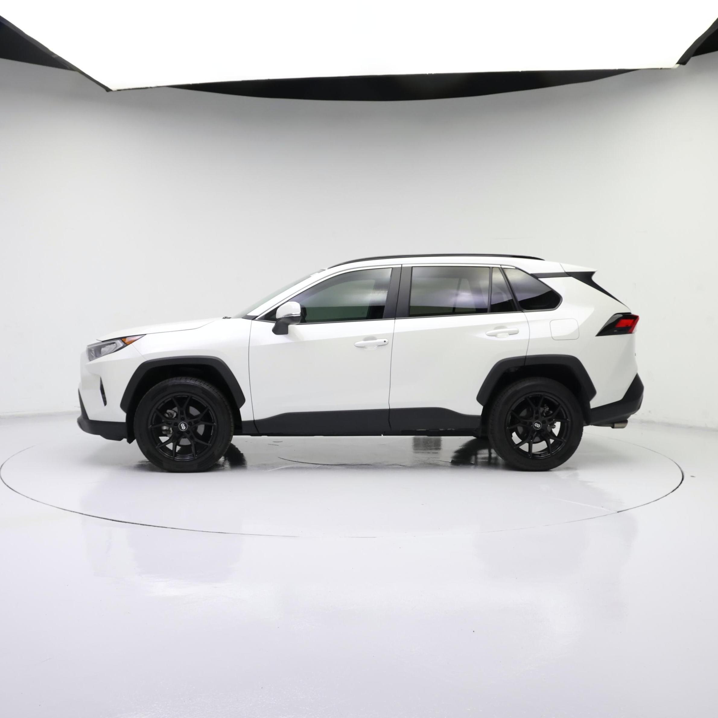 Thumbnail: 2021 Toyota RAV4 - 3