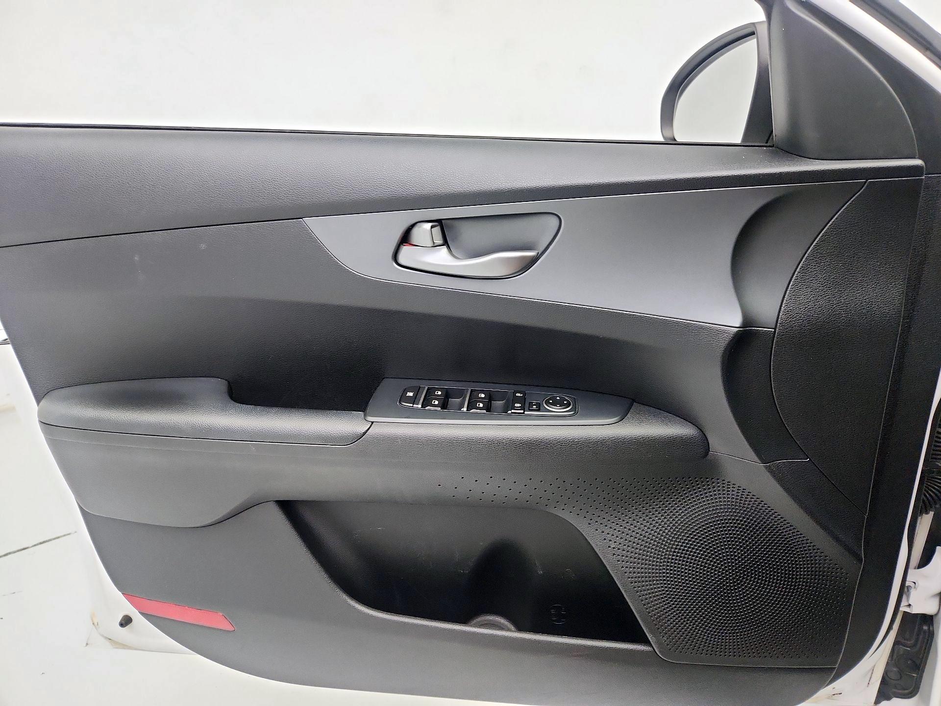 Thumbnail: 2020 Kia Forte - 12