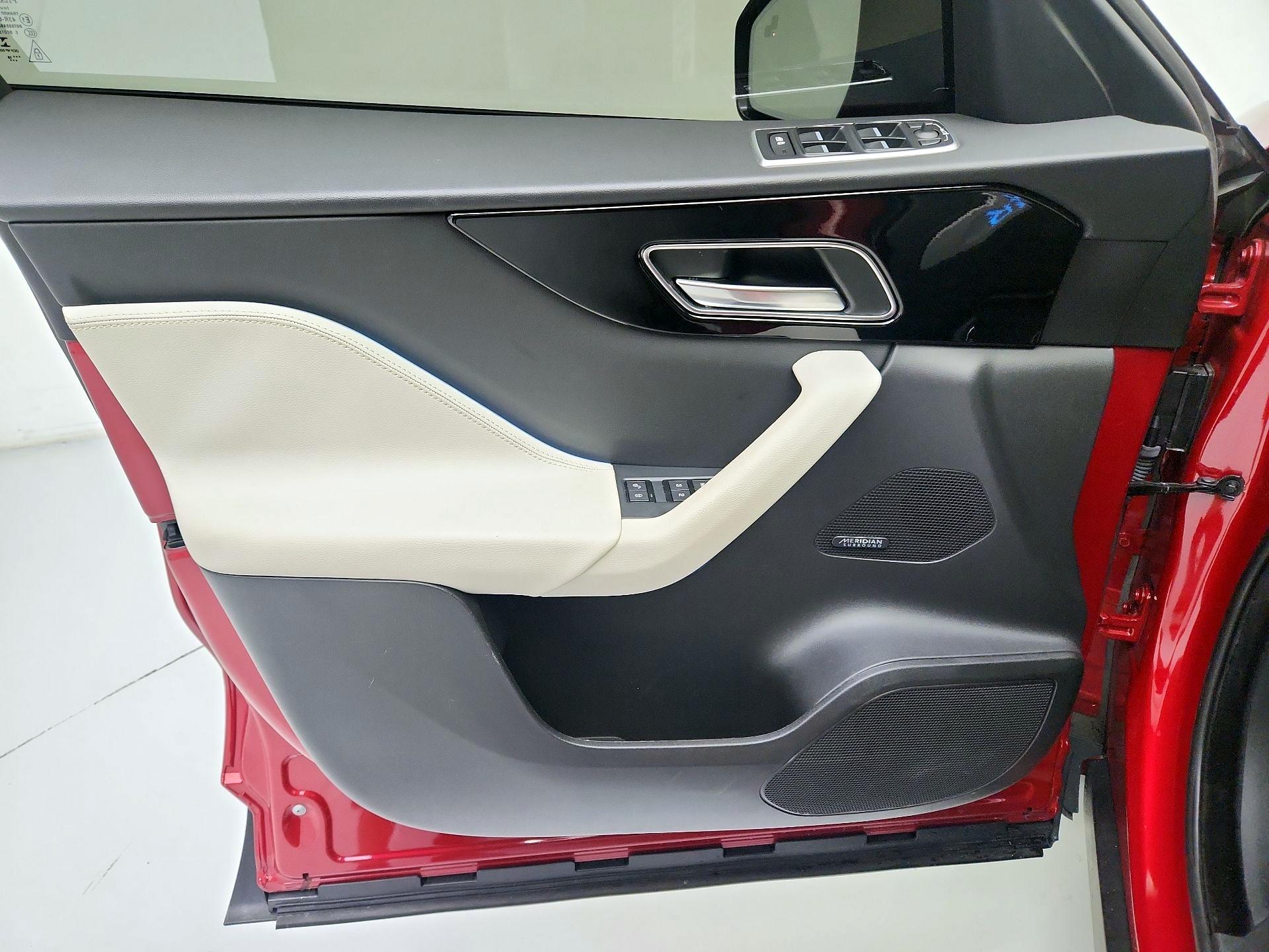 Thumbnail: 2020 Jaguar F-Pace - 12