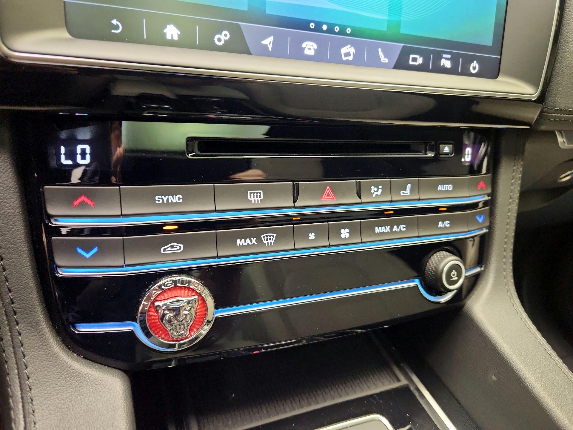 Thumbnail: 2020 Jaguar F-Pace - 17