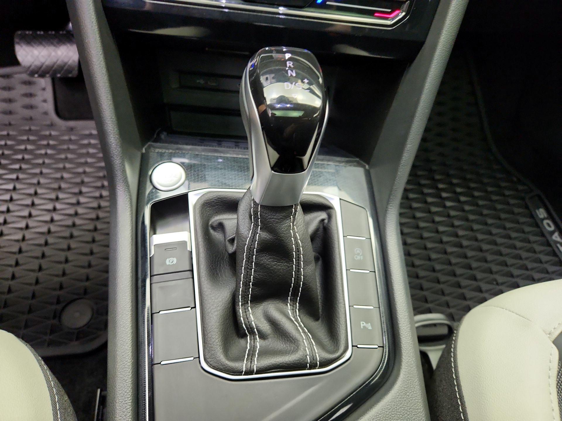 Thumbnail: 2025 Volkswagen Taos - 17