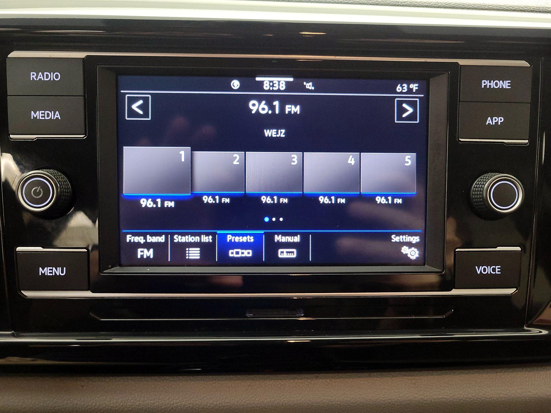 Thumbnail: 2023 Volkswagen Taos - 15