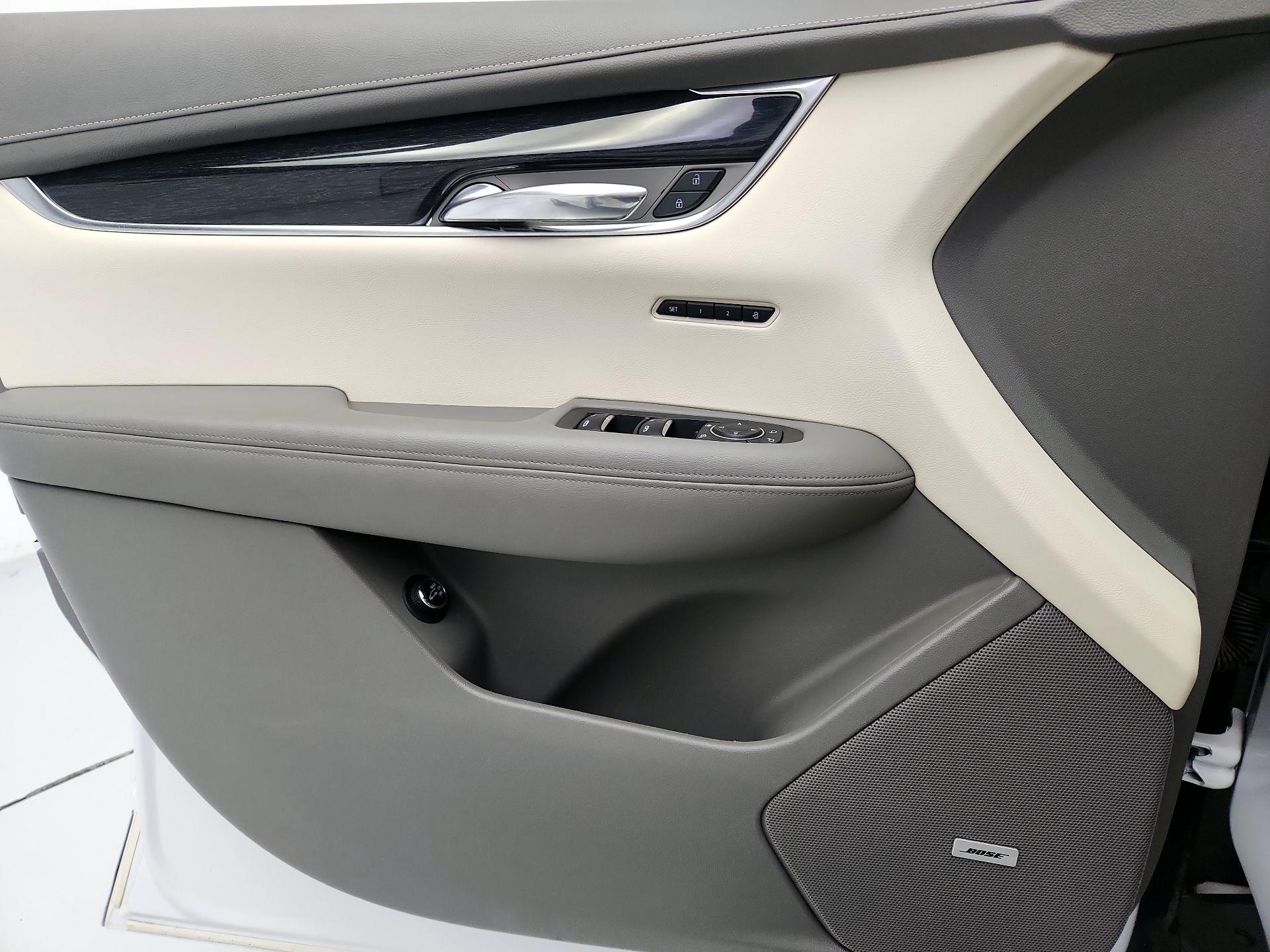 Thumbnail: 2021 Cadillac XT6 - 12