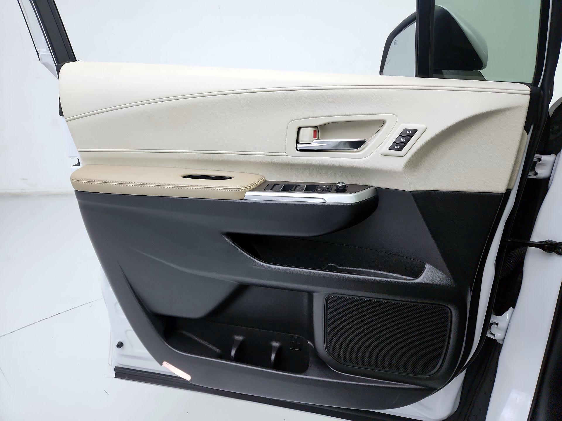 Thumbnail: 2024 Toyota Sienna - 12