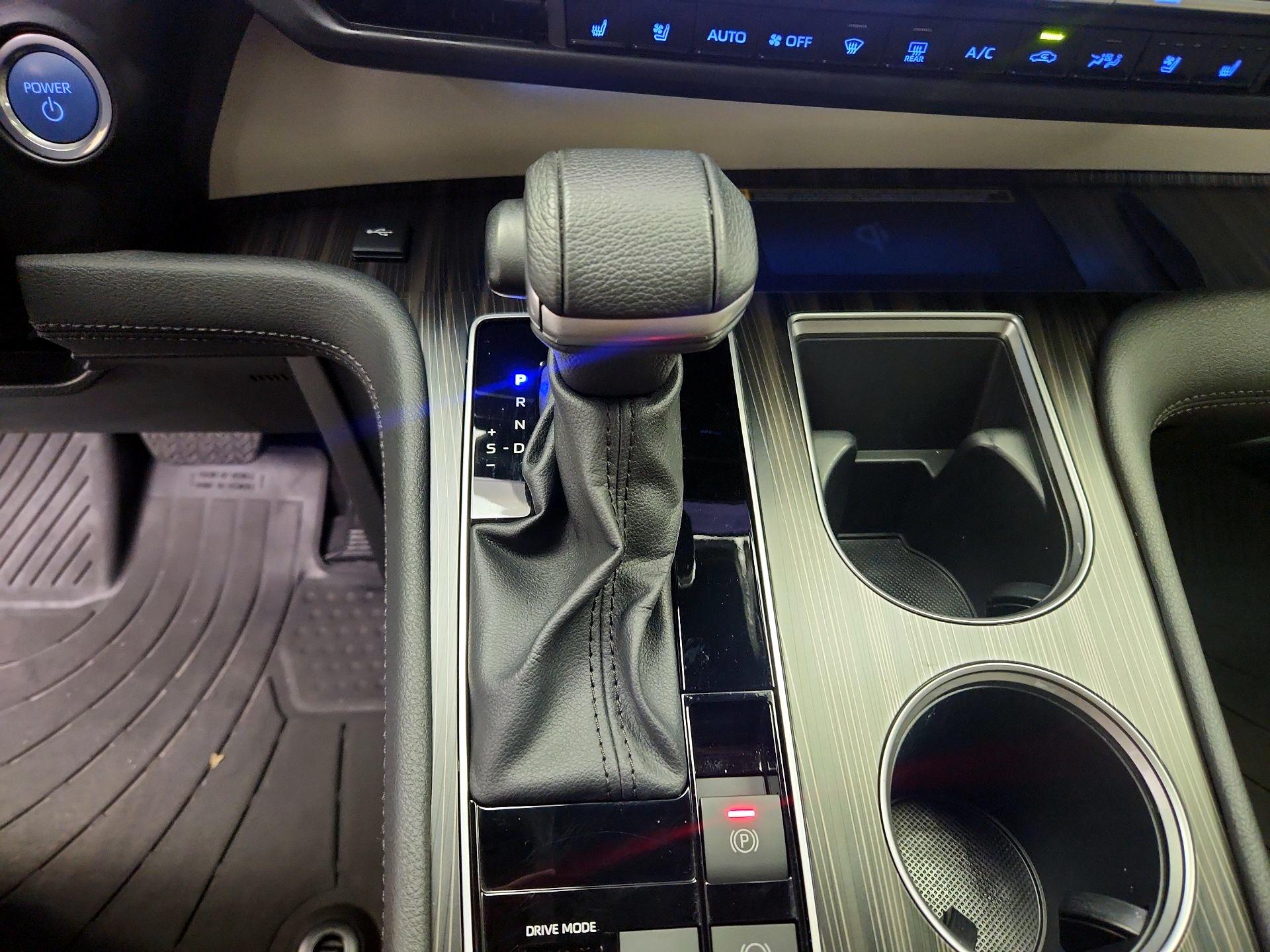 Thumbnail: 2024 Toyota Sienna - 18