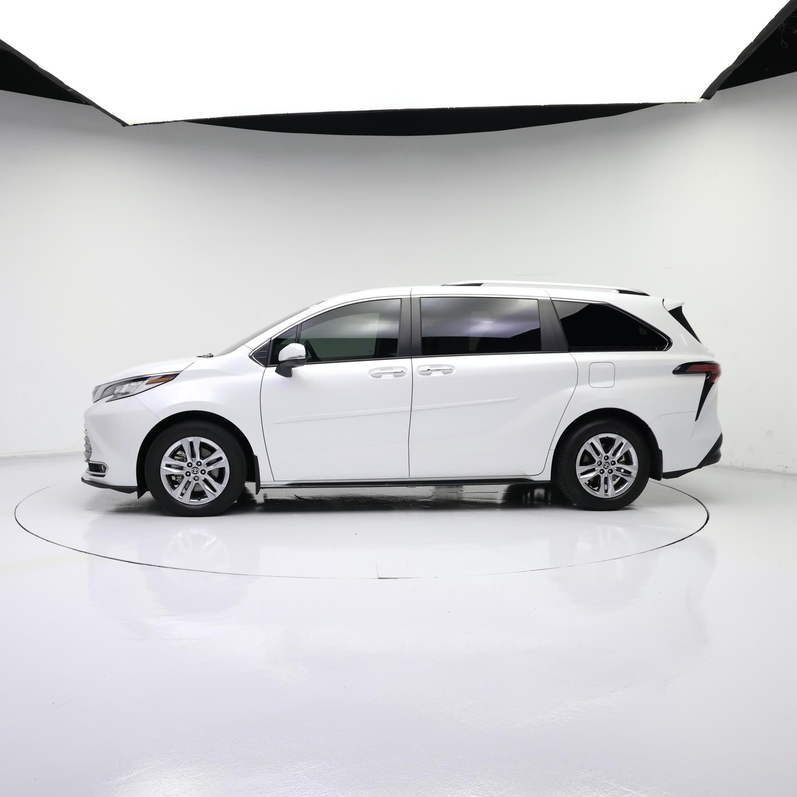 Thumbnail: 2024 Toyota Sienna - 3
