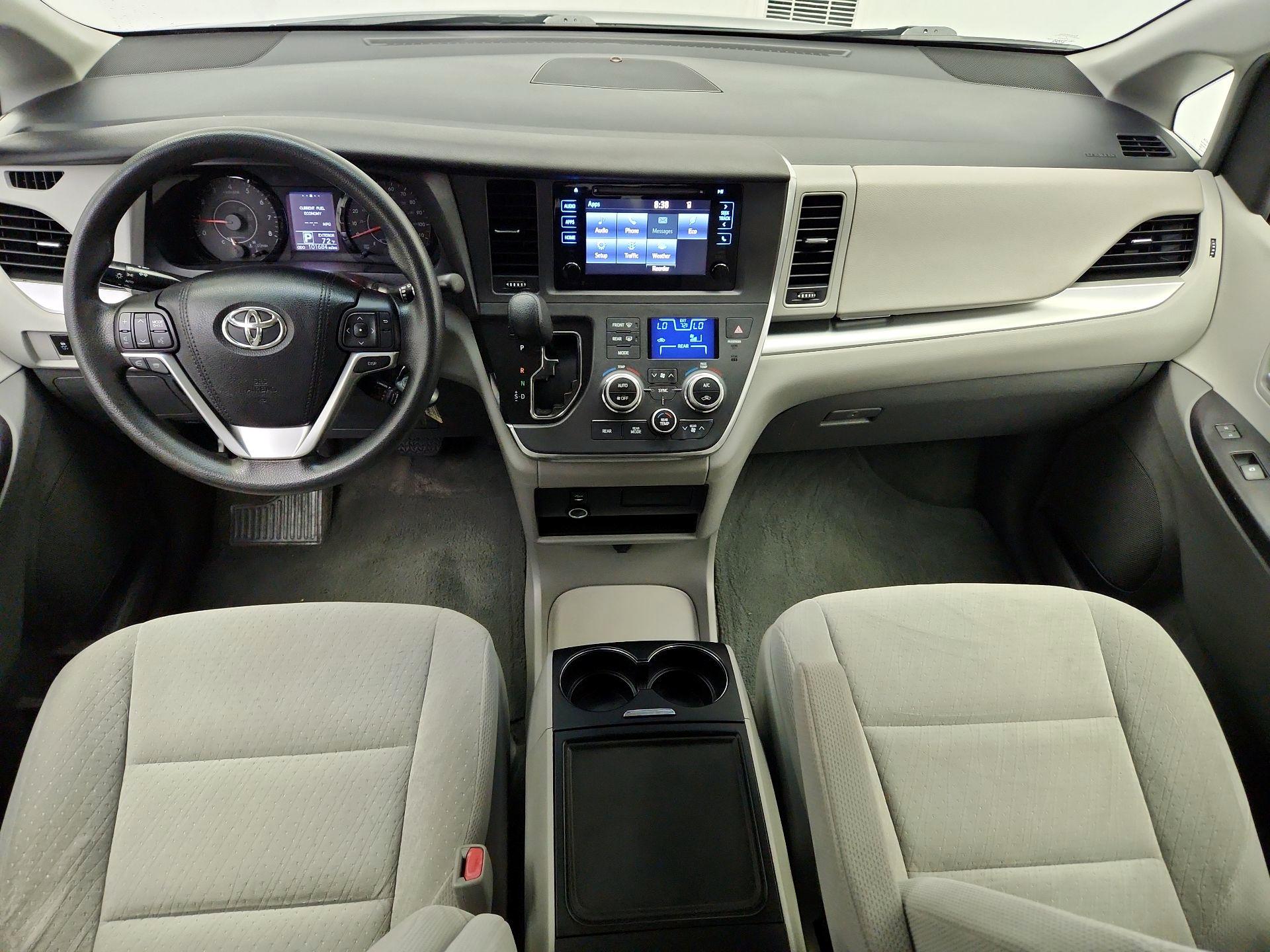 Thumbnail: 2015 Toyota Sienna - 9