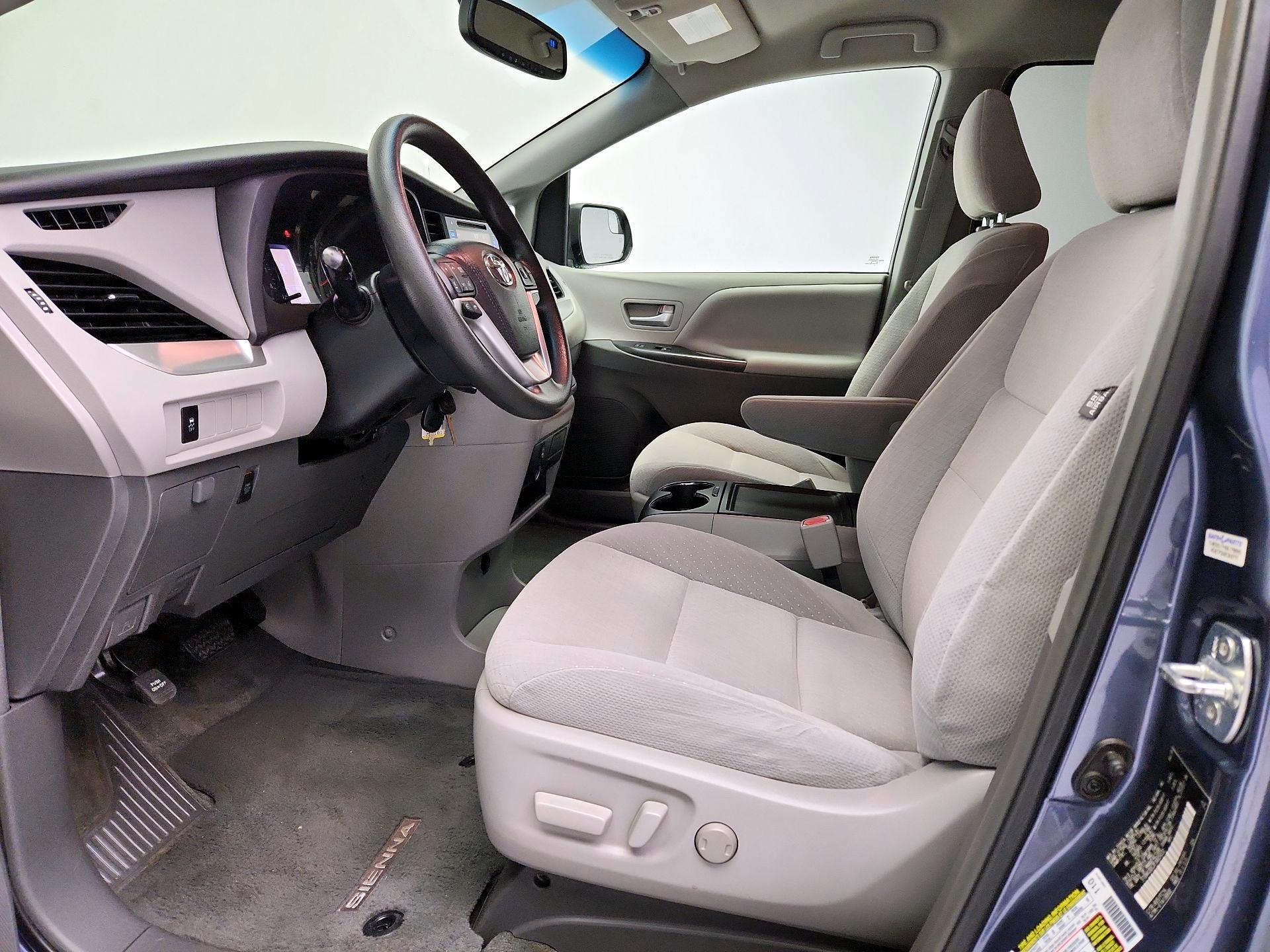 Thumbnail: 2015 Toyota Sienna - 11