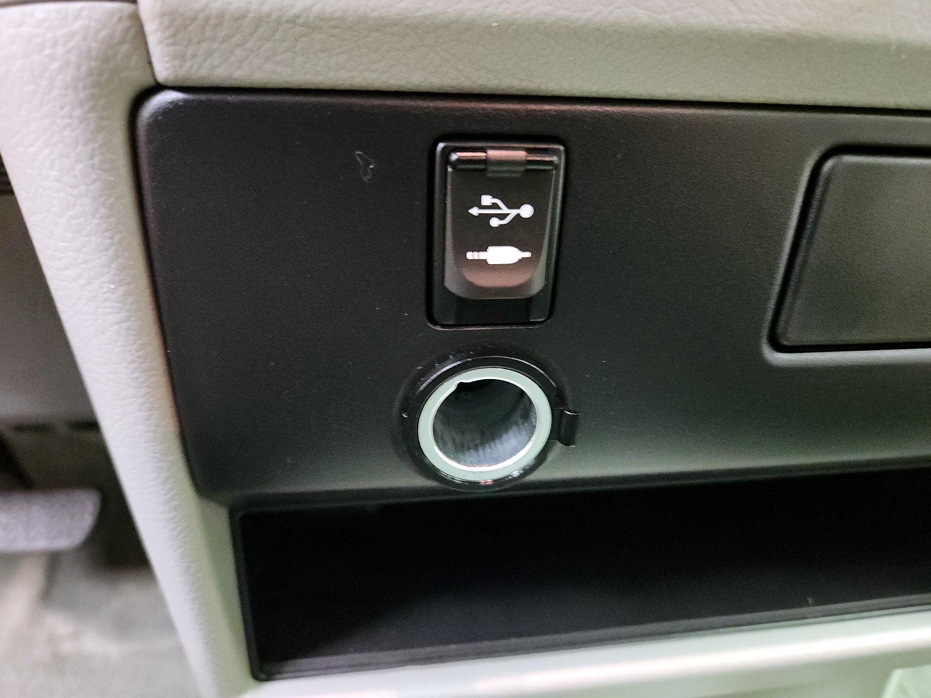 Thumbnail: 2015 Toyota Sienna - 18