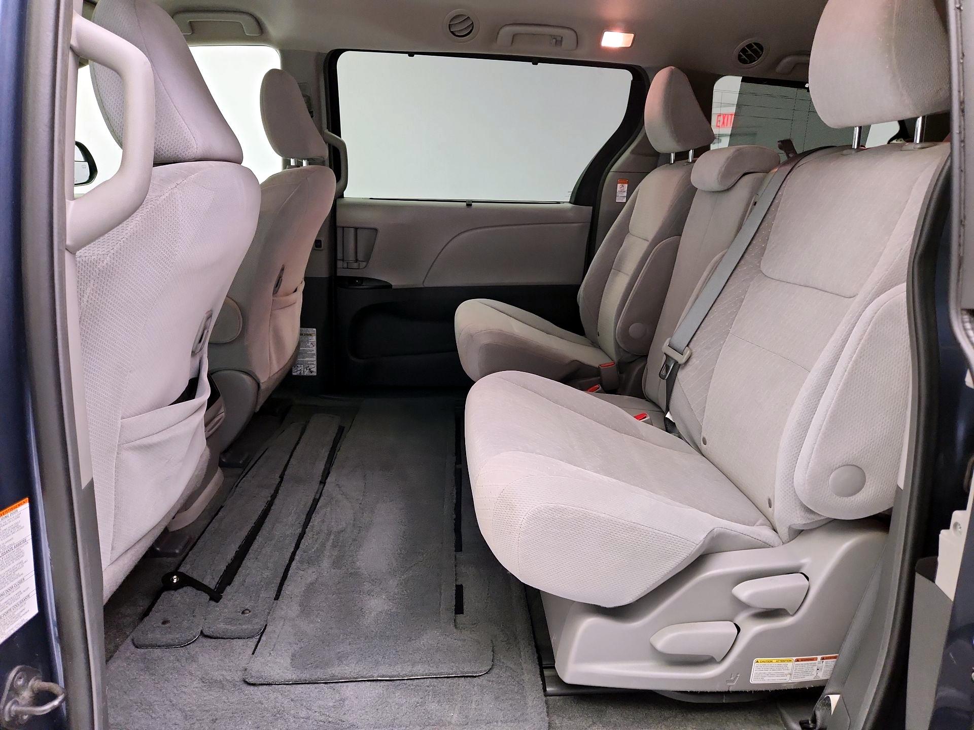 Thumbnail: 2015 Toyota Sienna - 19