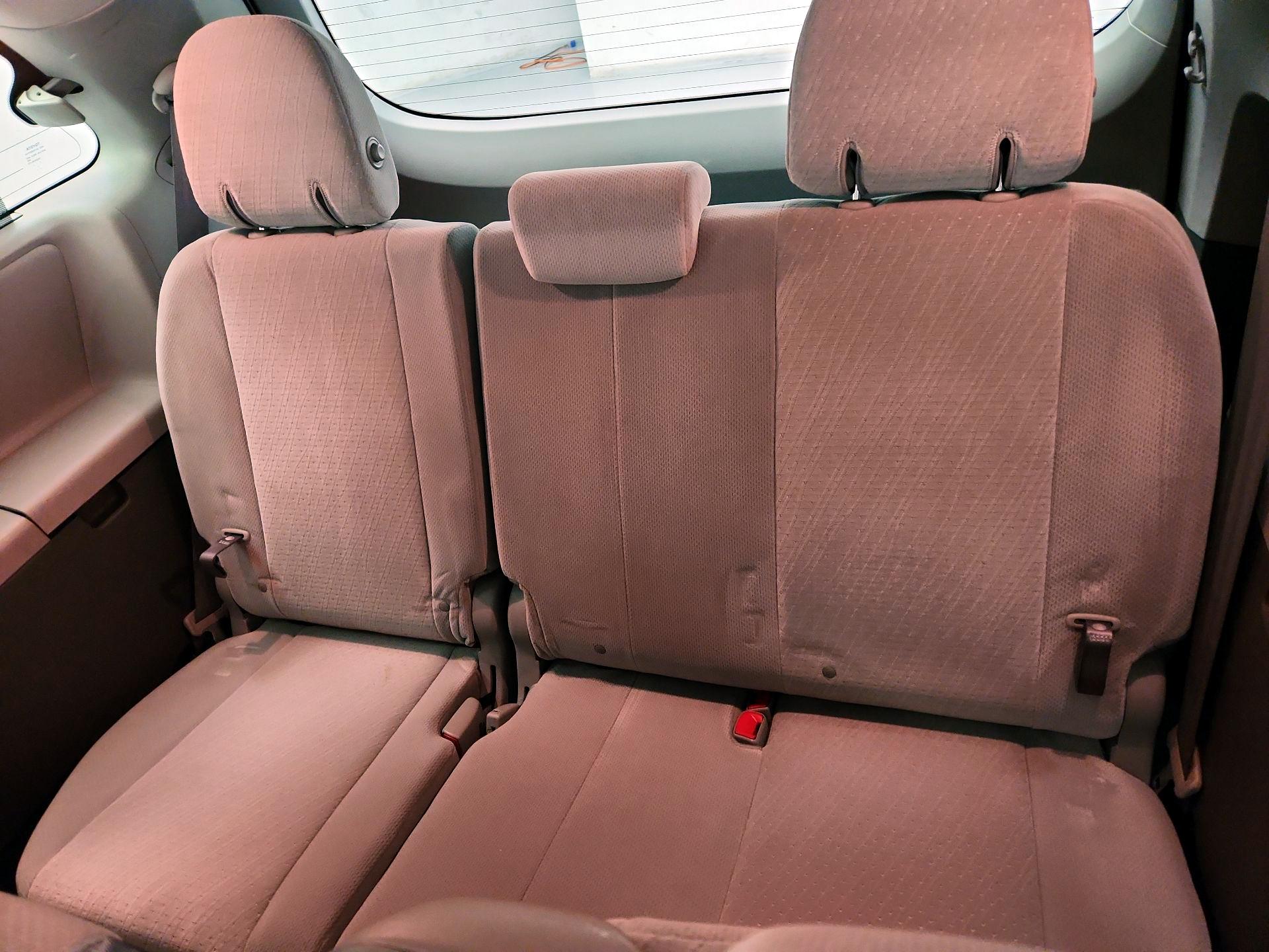 Thumbnail: 2015 Toyota Sienna - 20