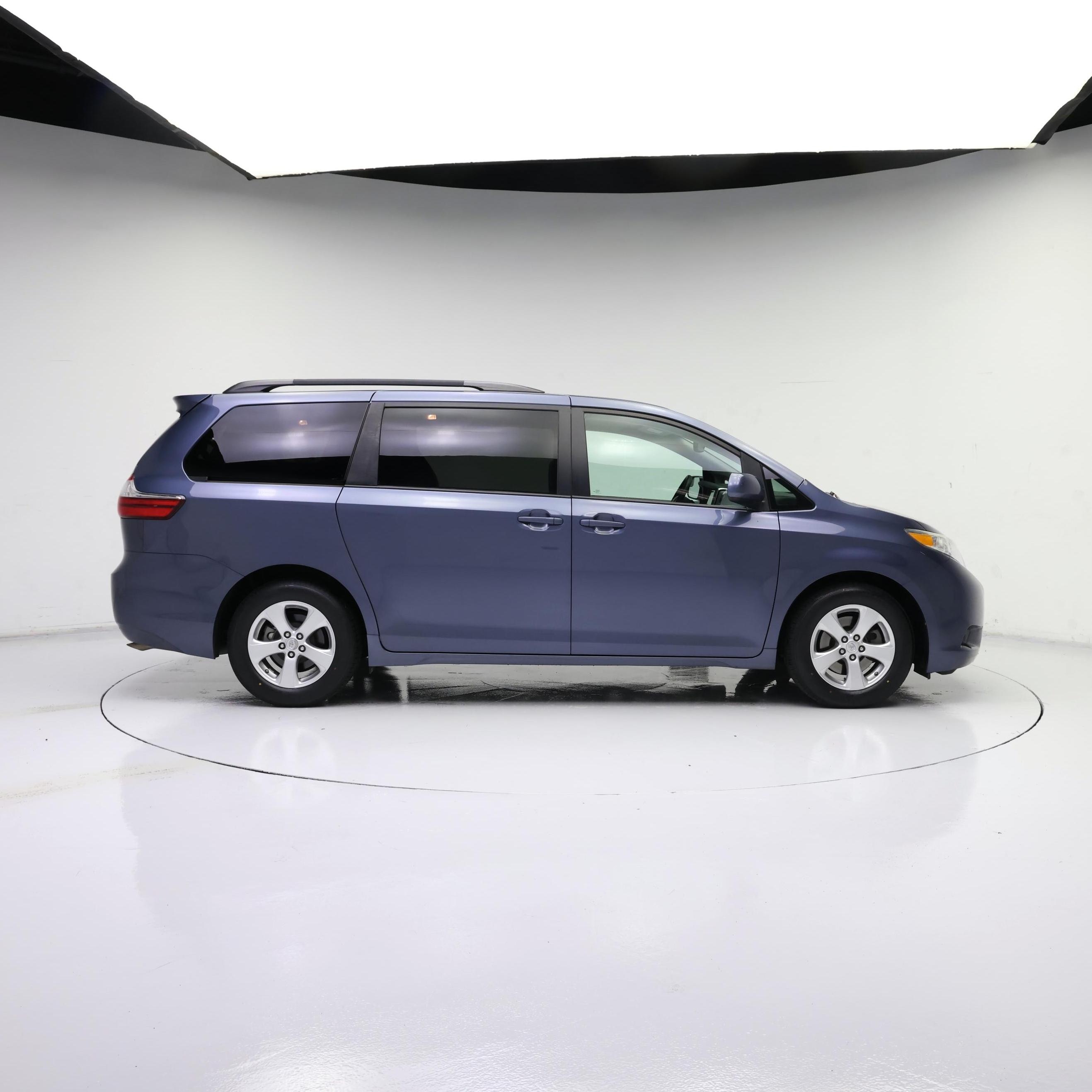 Thumbnail: 2015 Toyota Sienna - 7